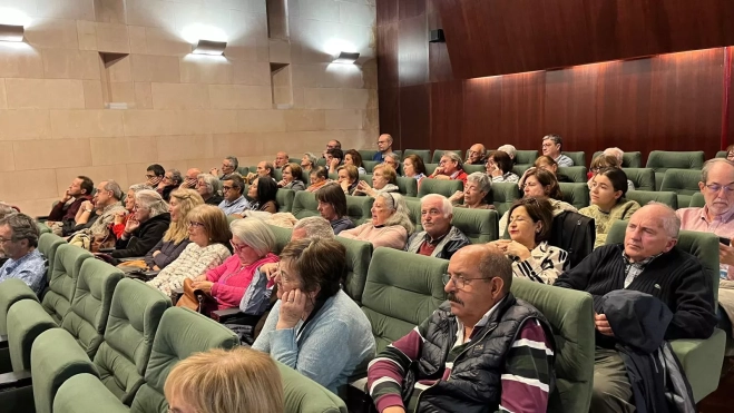 Asistentes a la proyección del documental 'Cuatro casas'. Foto Mercedes Manterola