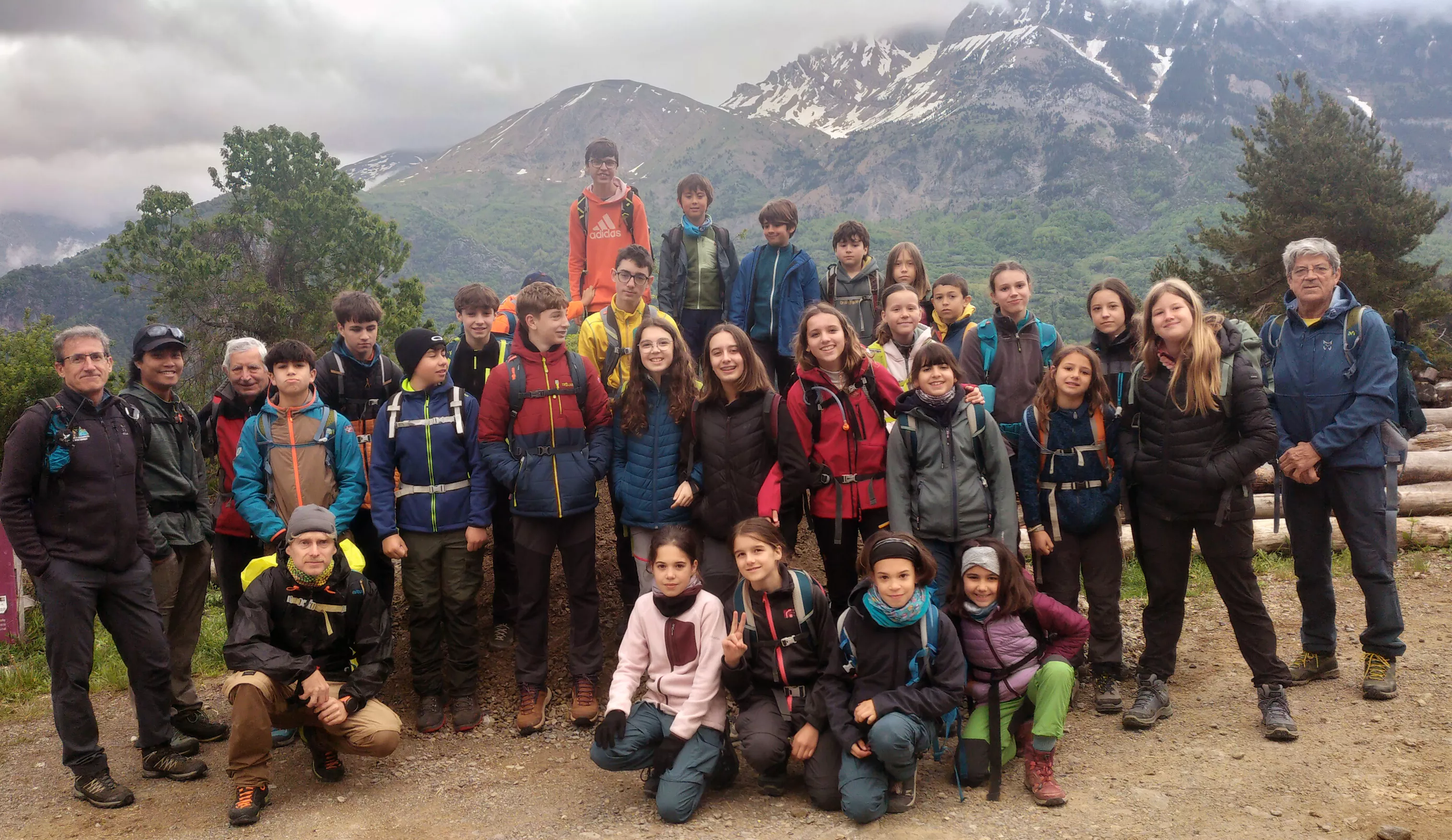 grupos antes de partir al Arco de Piedrafita.