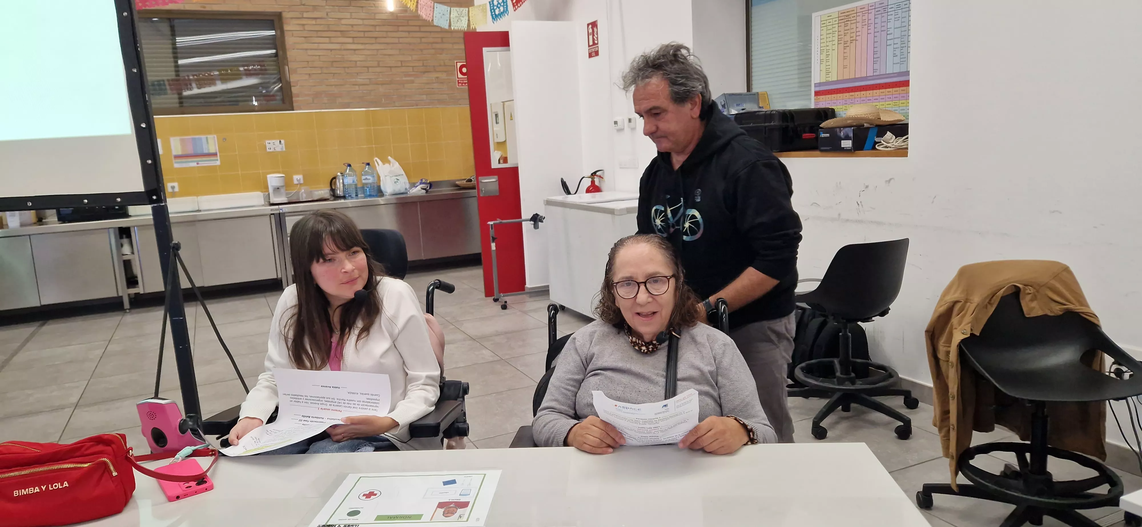 María, Victoria y Miguel. Almuerzo de agradecimiento por la Marcha Aspace 2026. Foto Myriam Martínez