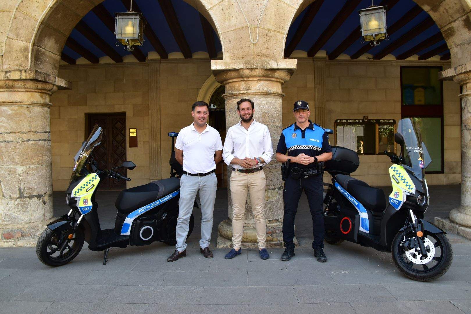 David Cabero las ha entregado al alcalde Isaac Claver y el jefe adjunto Marcos Vitales.