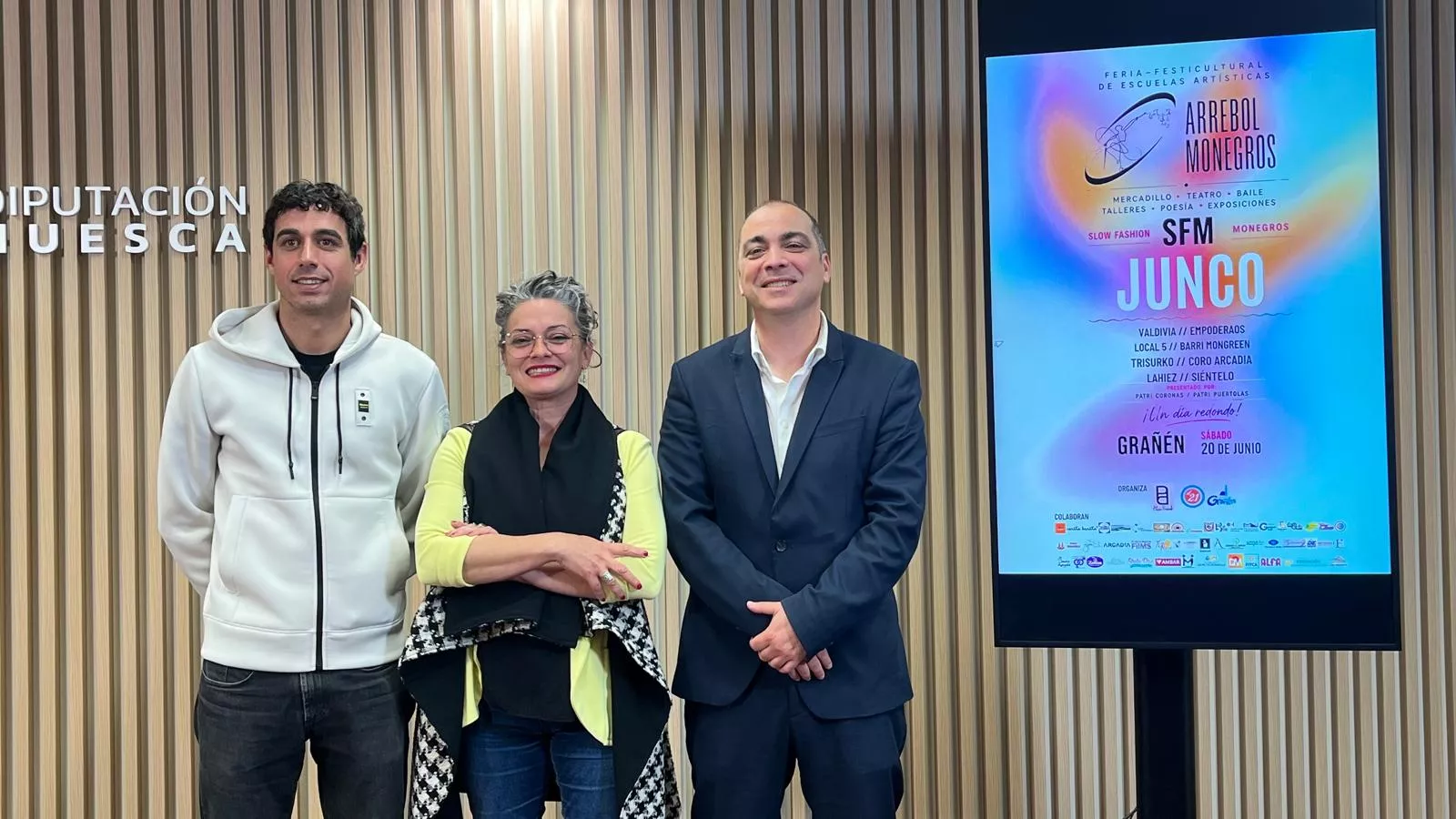 Luis Costa, Alicia Preciado y Carlos Sampériz ha presentado el festival Arrebol de Grañén. Foto Mercedes Manterola