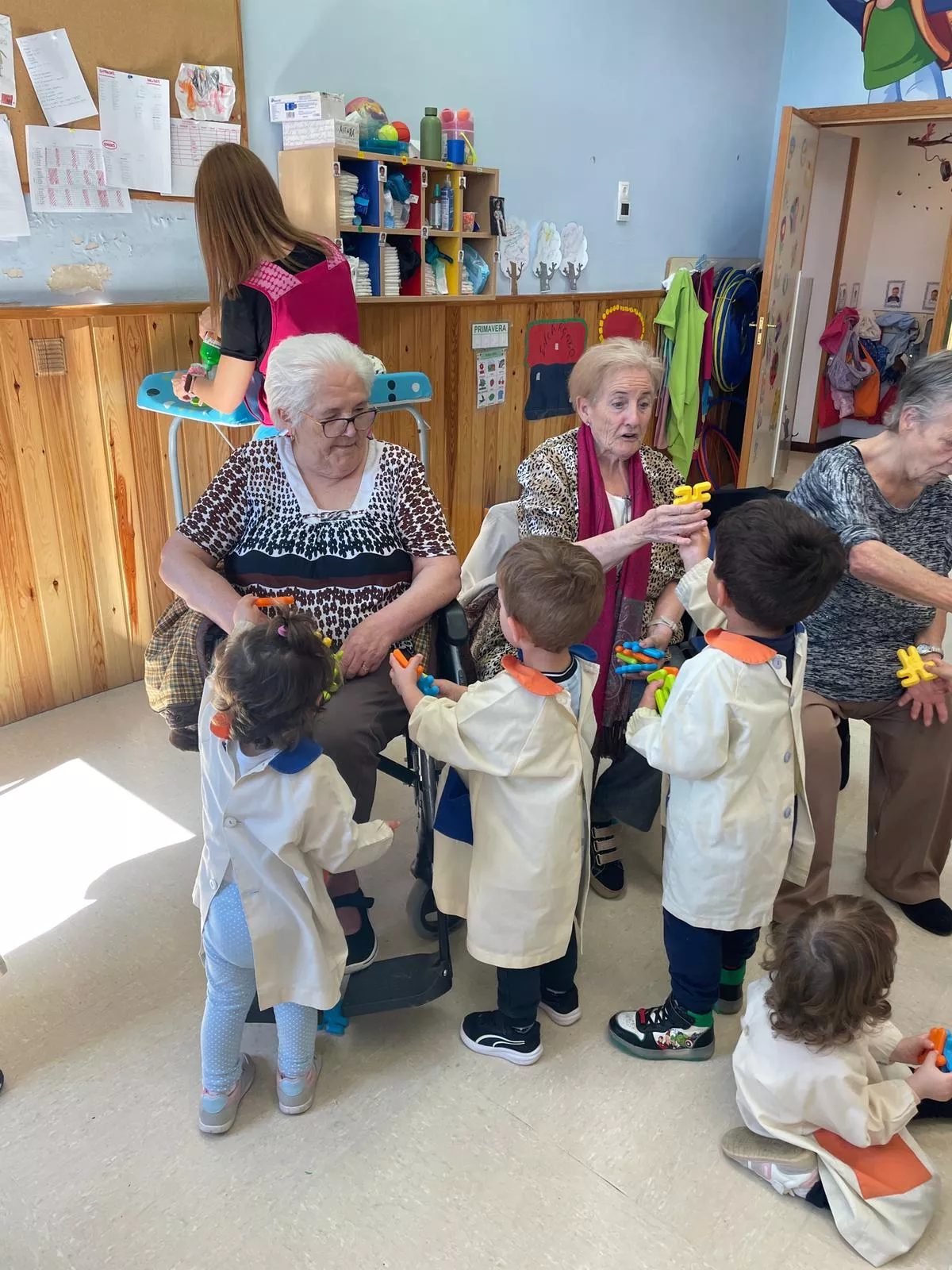 Niños y mayores disfrutan en Monegros con Conmuévete