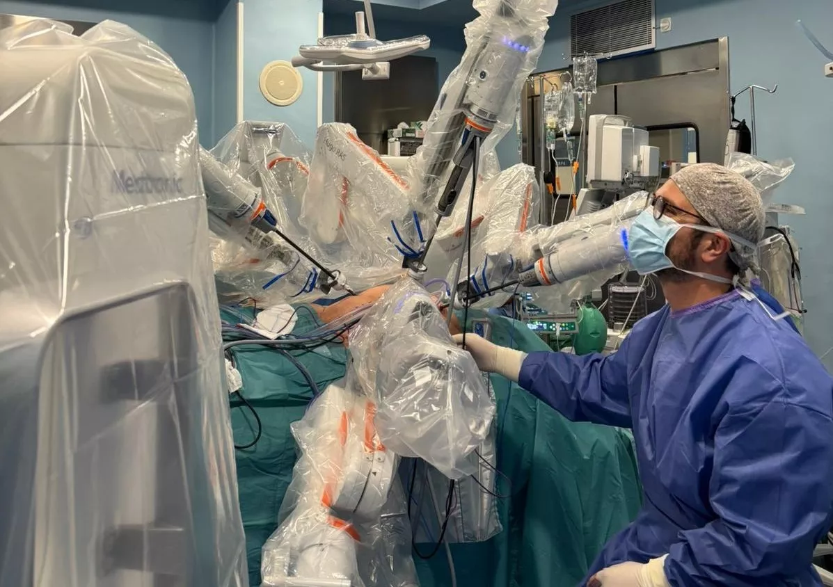 Una de las cirugías generales asistidas por robot realizadas en el Hospital Universitario San Jorge de Huesca