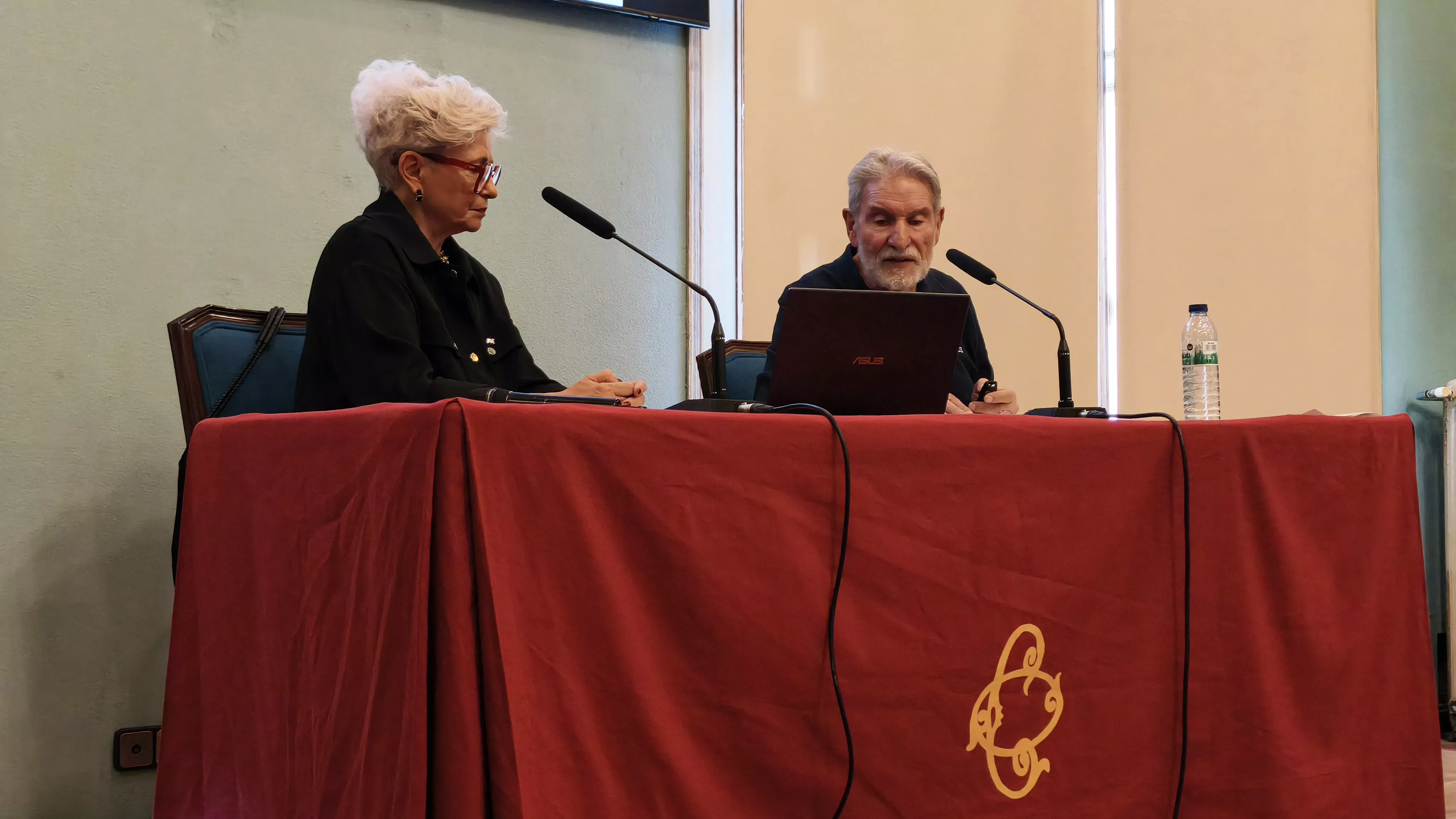 Conferencia del cantero Carlos Goñi en el Casino de Huesca. Foto María José Sampietro
