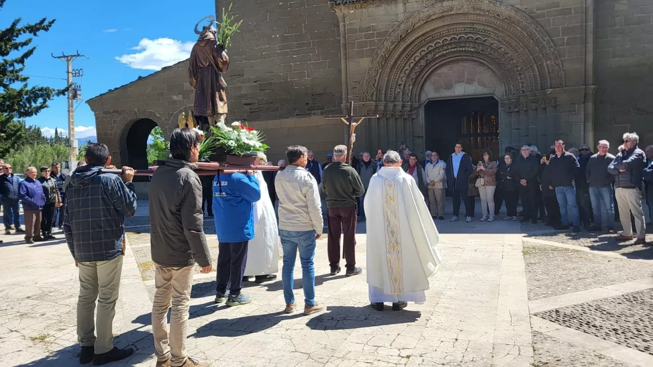 Romería de San Isidro en Nuestra Señora de Salas con dos mosenes de lujo: Cabrero y Samper