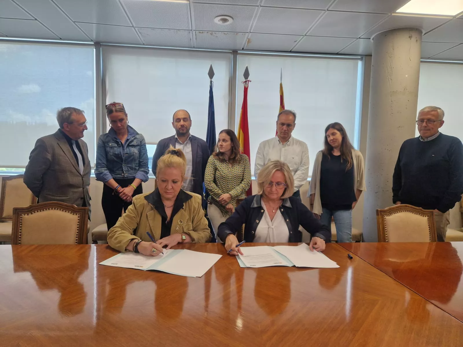 Firma entre el Gobierno de Aragón y sindicatos para desconvocar la huelga autonómica de médicos