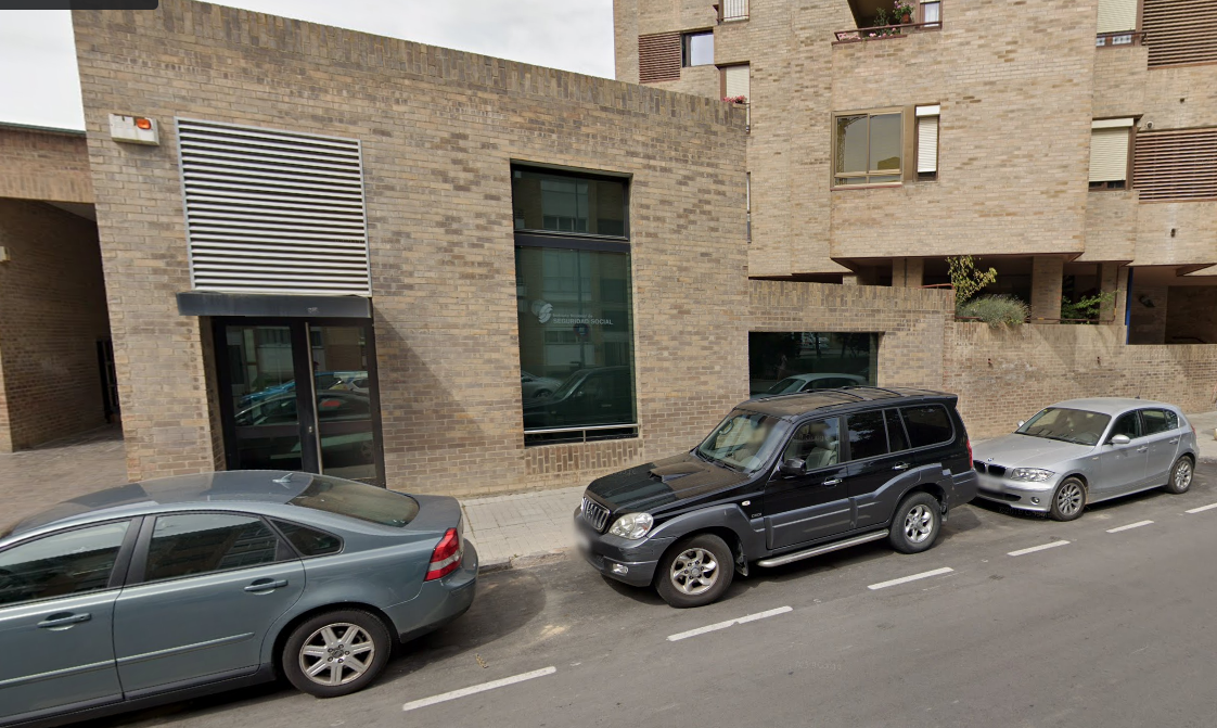 Edificio de la Seguridad Social en la calle María Auxiliadora. Edificio de la Seguridad Social en la calle María Auxiliadora.