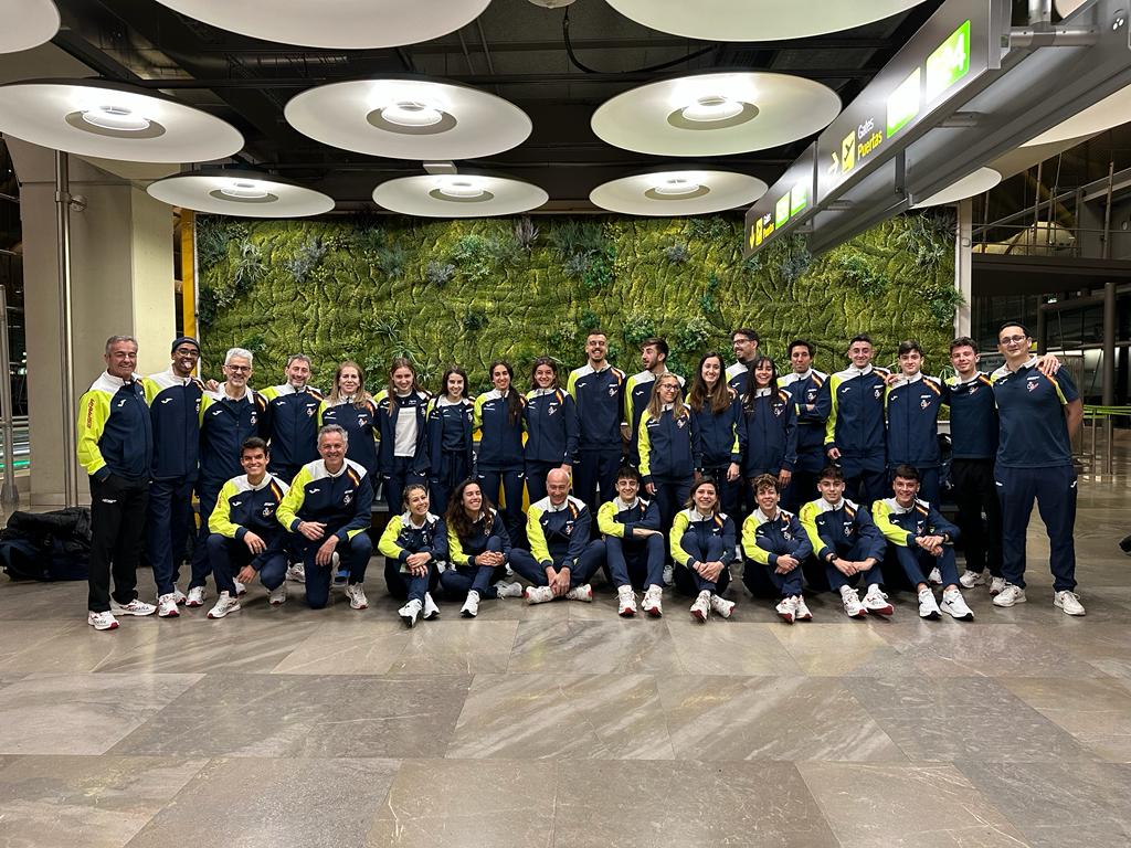 Imágenes de España en el Mundial de Cross. España, a su llegada a Australia. Foto RFEA