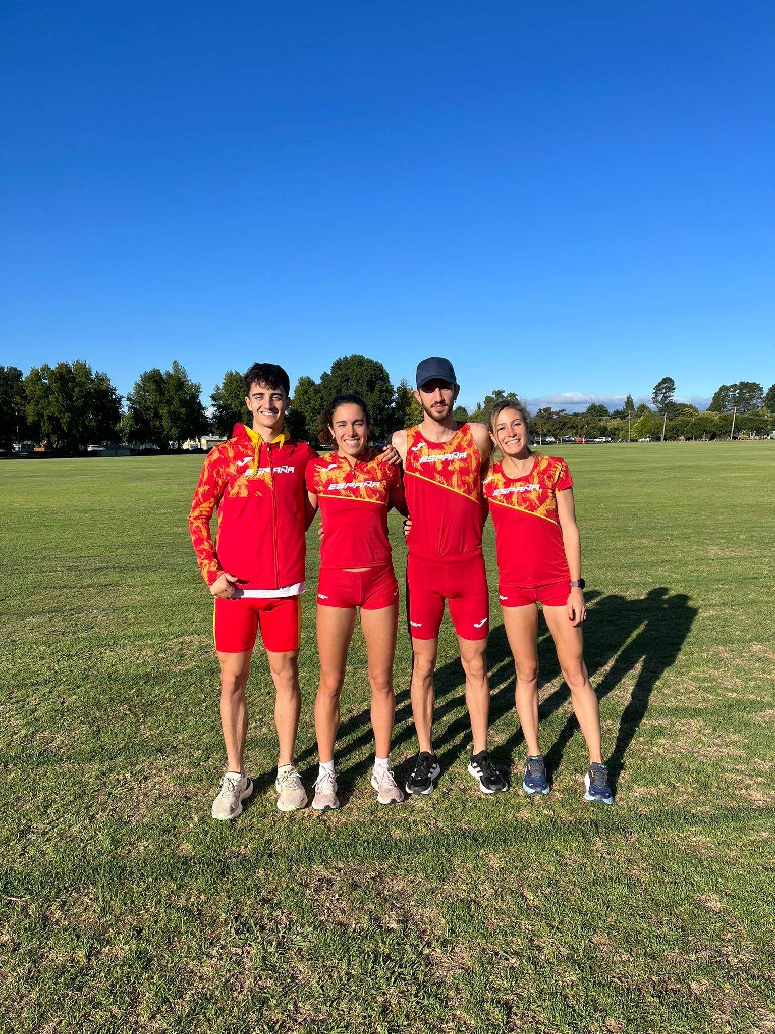 Imágenes de España en el Mundial de Cross. El cuarteto del relevo mixto. Foto RFEA