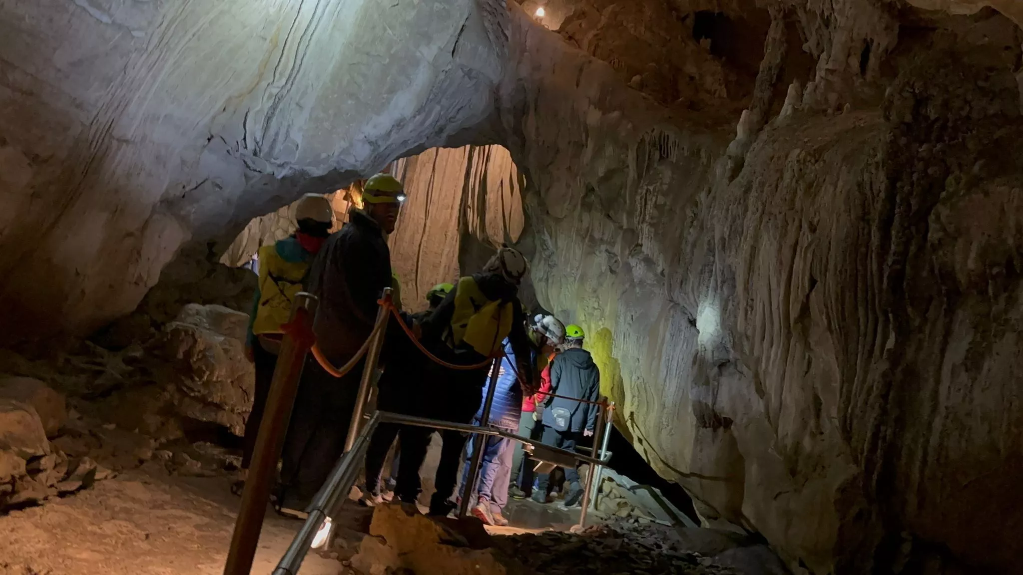Visita a la Cueva de las Güixas en Villanúa.