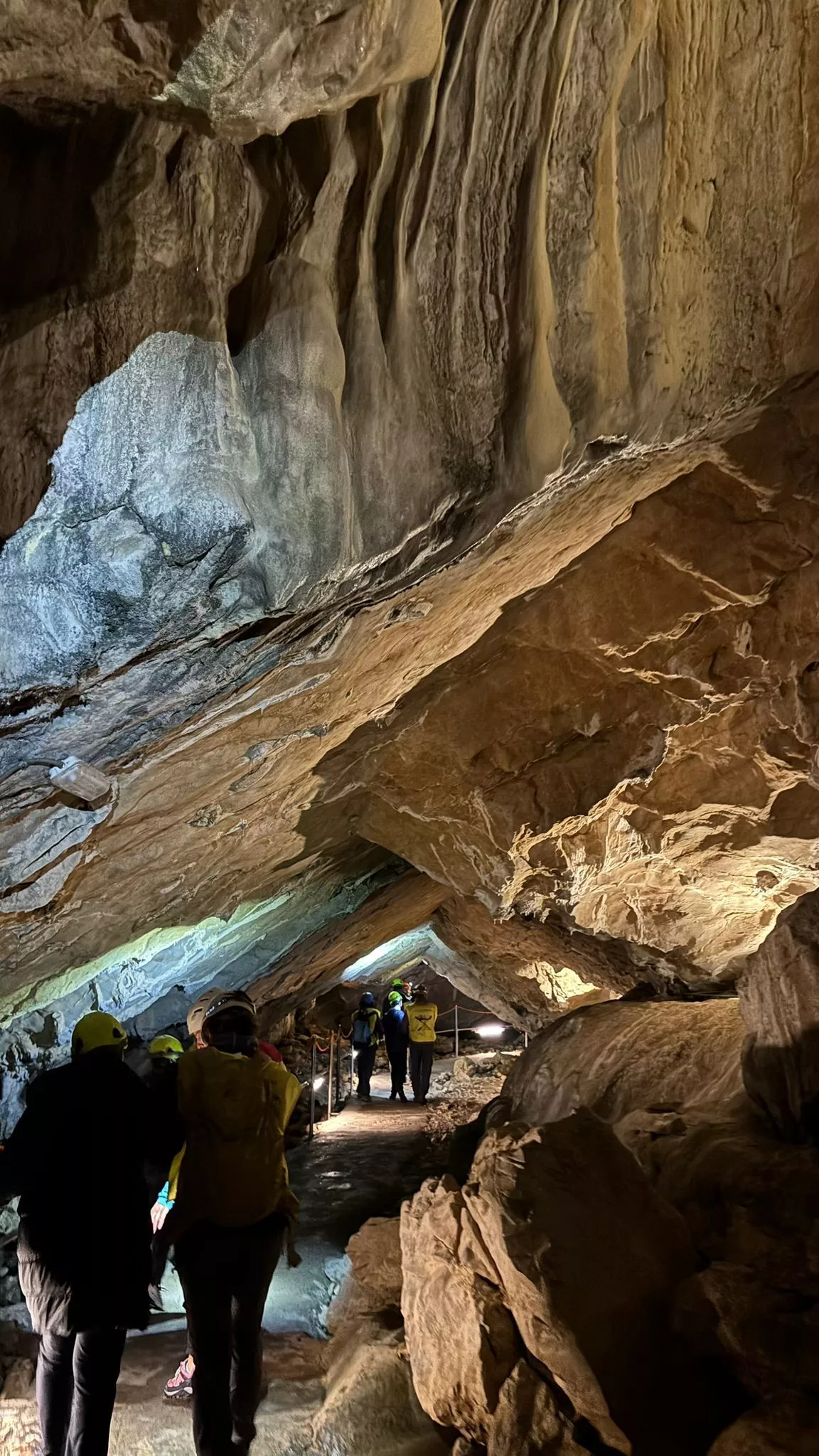 Visita a la Cueva de las Güixas en Villanúa.
