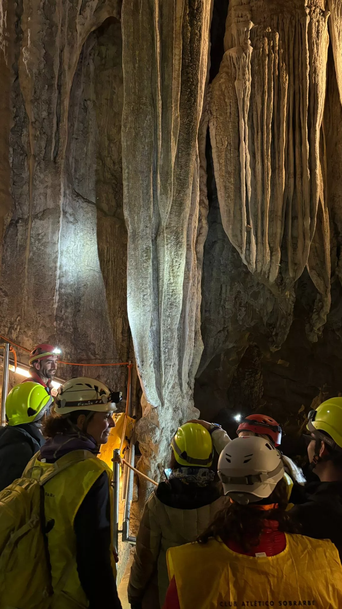 Visita a la Cueva de las Güixas en Villanúa.