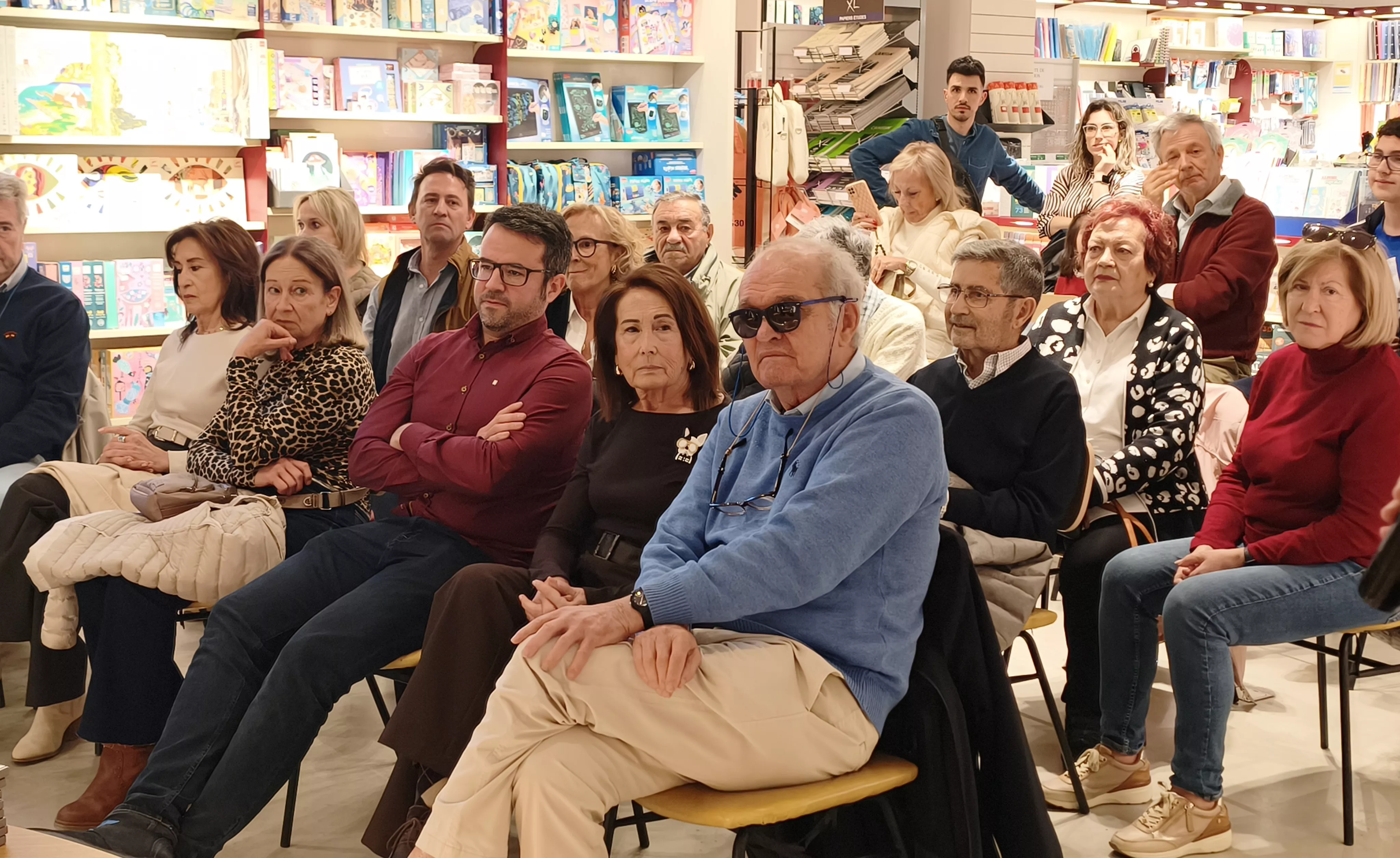 Fernando Oliván presenta su libro 'Coplas del piojo' en Santos Ochoa. Foto María José Sampietro