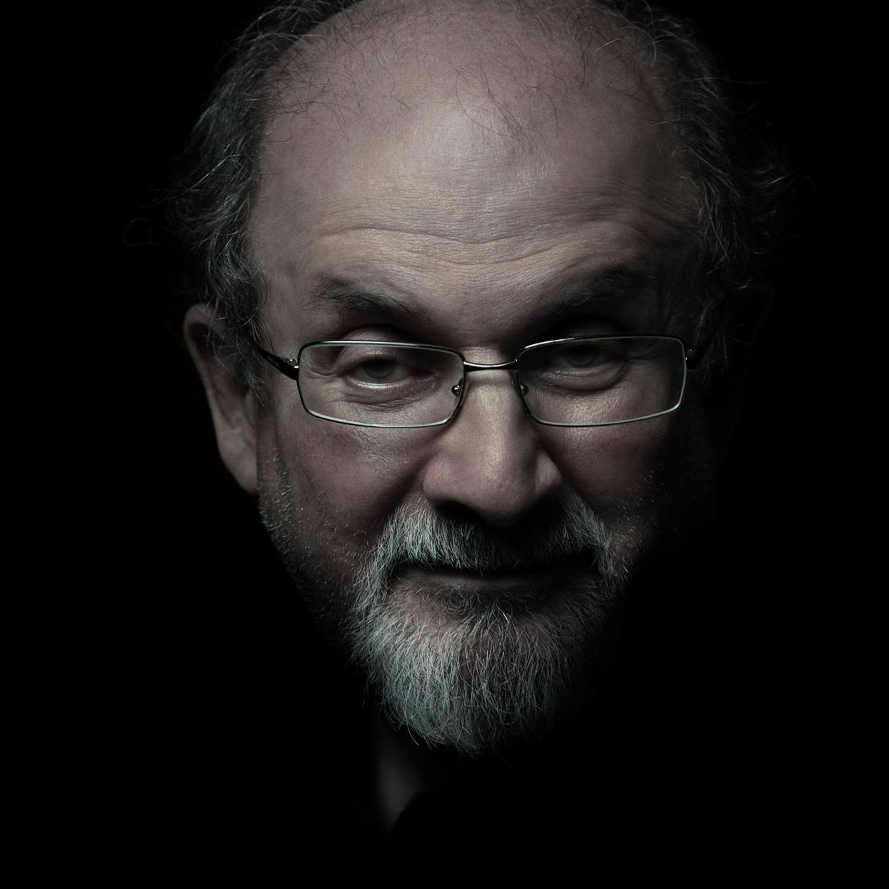 SalmanRushdie, apuñalado cuando participaba en un acto en Nueva York
