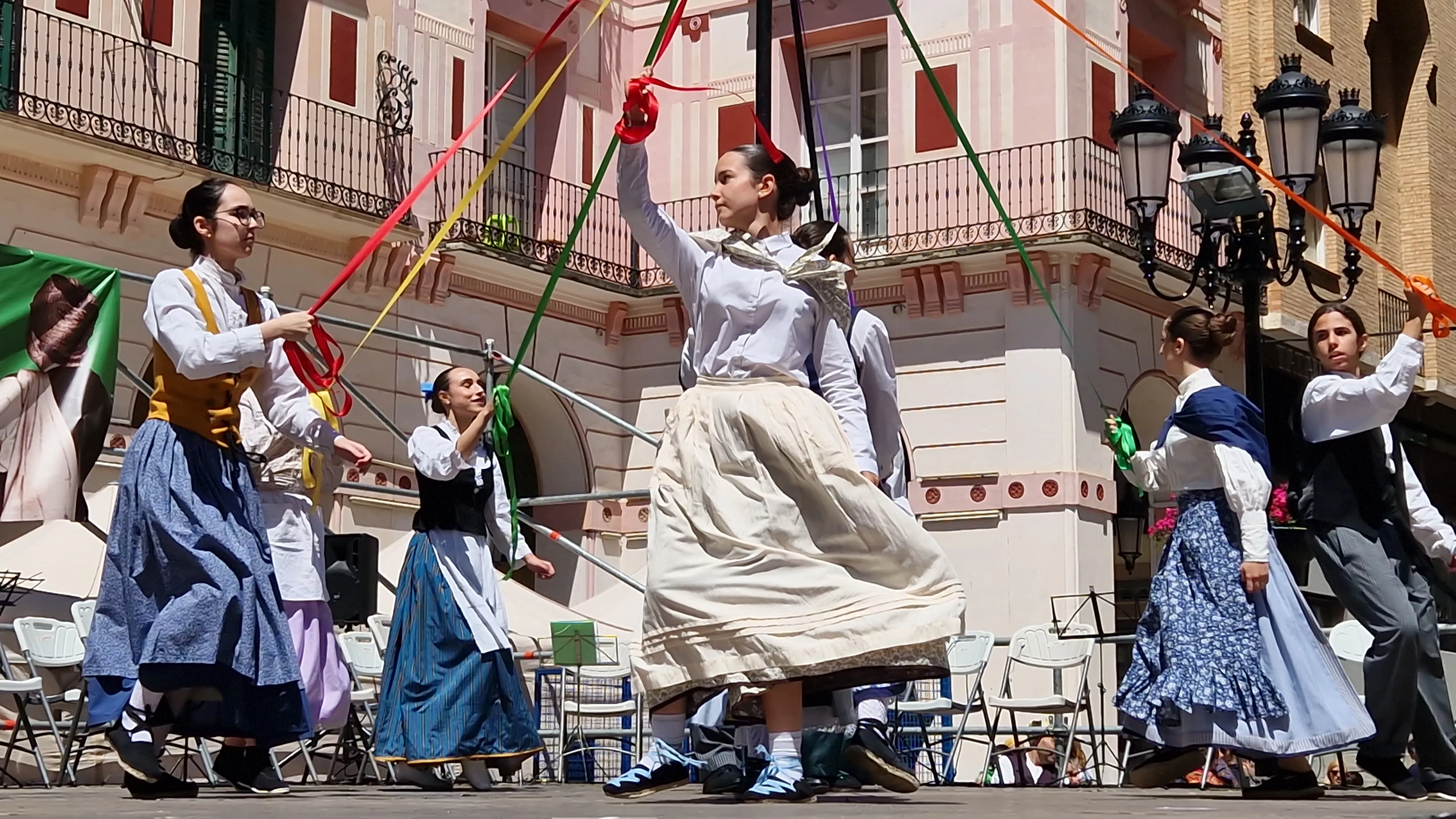 Santa Cecilia convierte el folclore joven en un puente cultural entre Aragón, Navarra y Francia. Foto Myriam Martínez