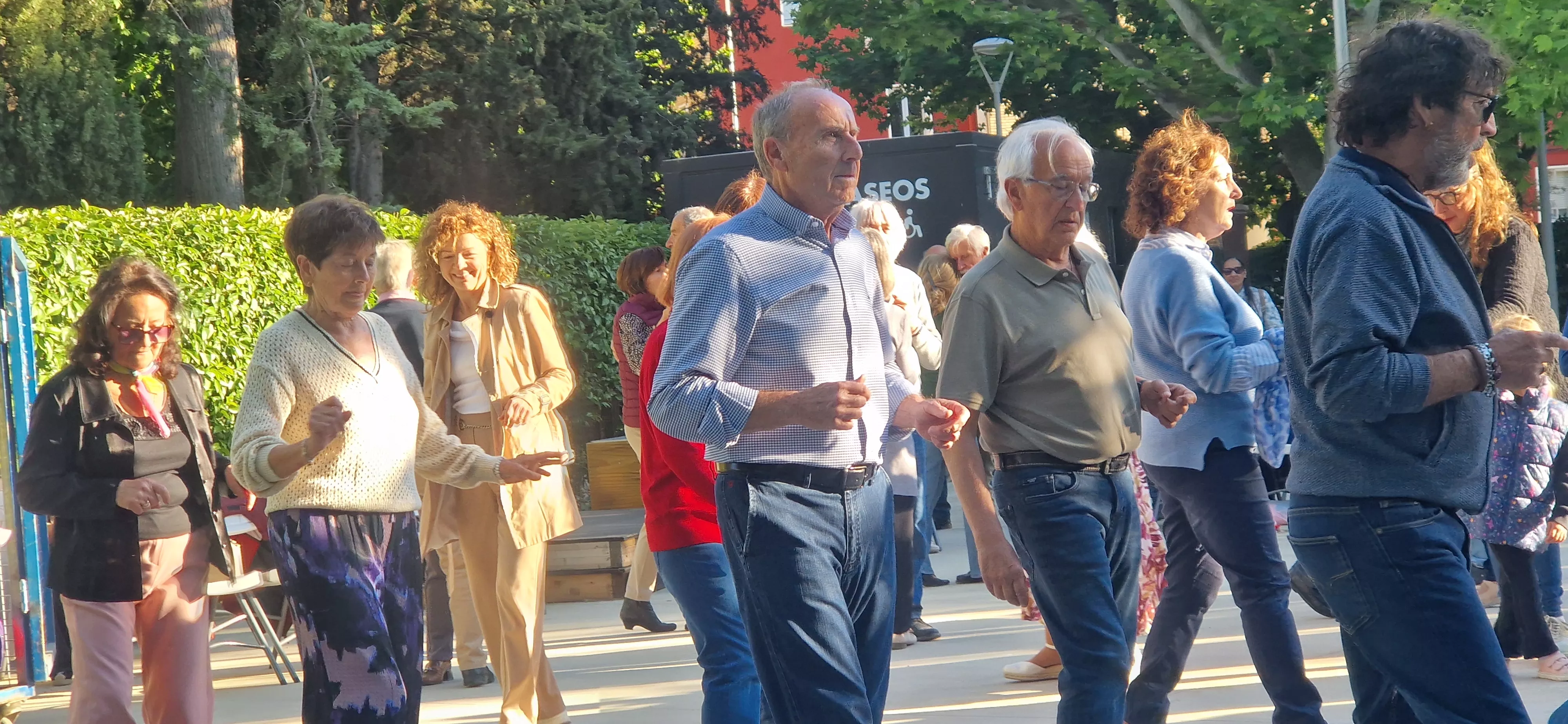 Primera sesión de  “Sácame a bailar: Jardín de Verano” 2026. Foto Myriam Martínez