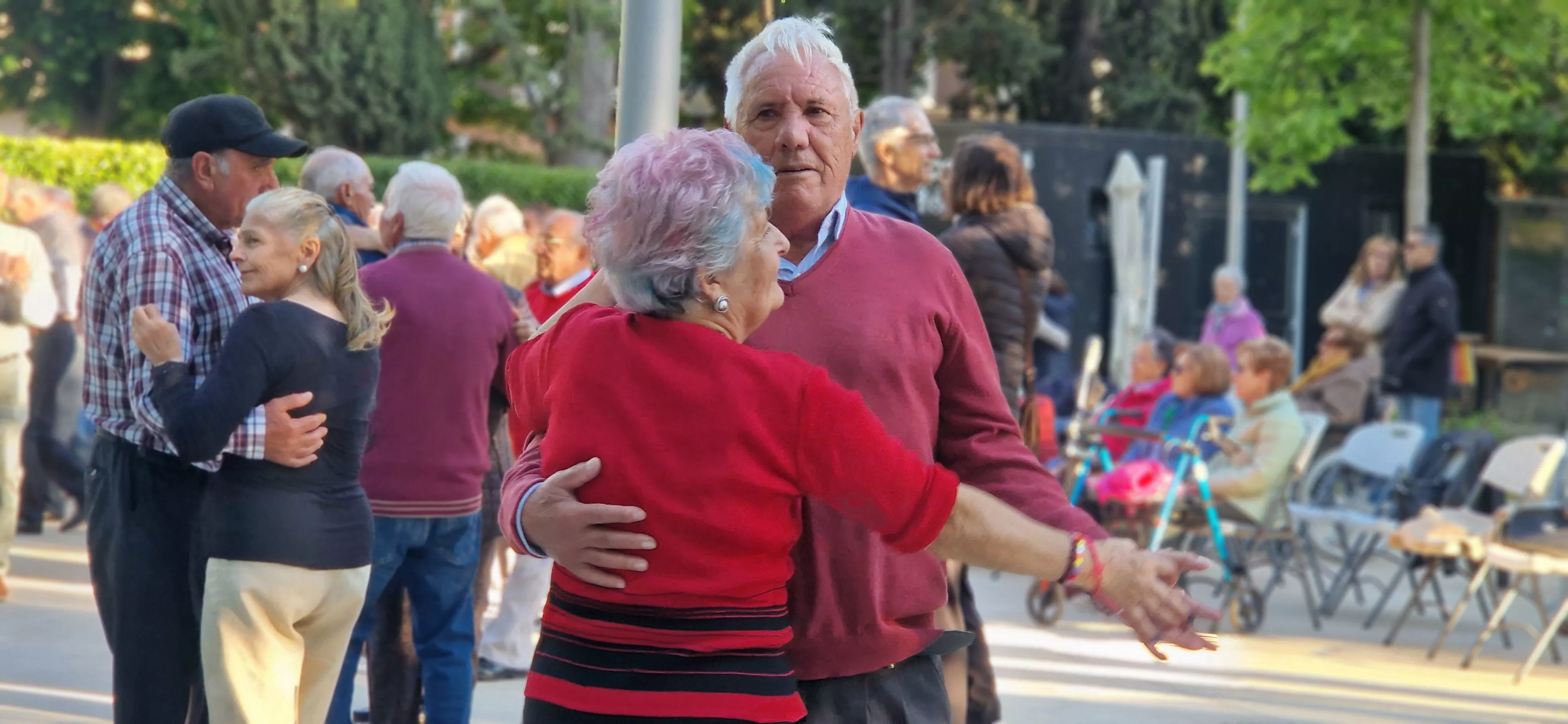 Primera sesión de  “Sácame a bailar: Jardín de Verano” 2026. Foto Myriam Martínez