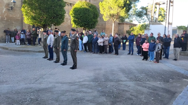 Precioso acto de homenaje al teniente general Perena Precioso acto de homenaje al teniente general Perena
