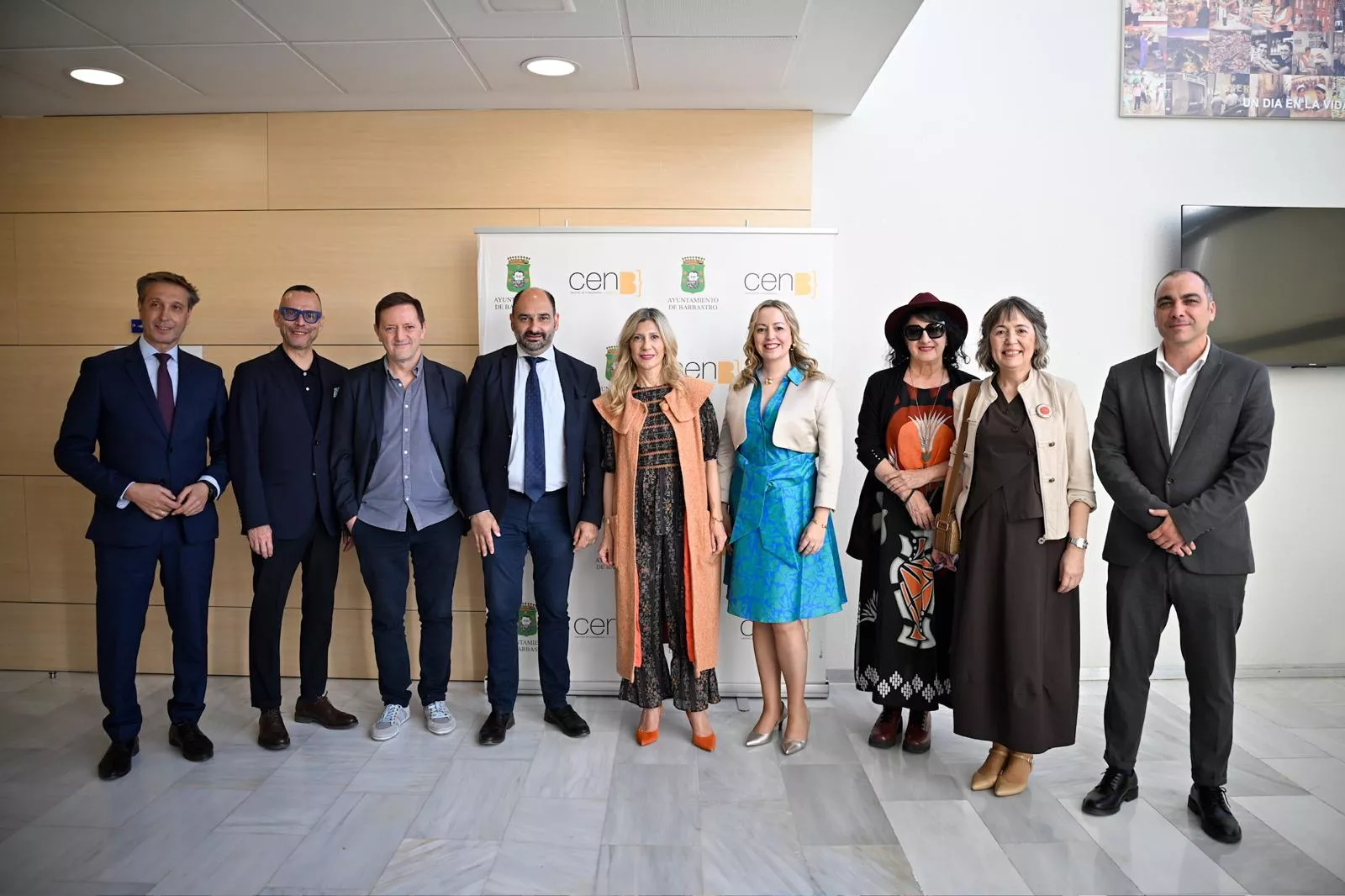 Autoridades antes de la entrega de los premios