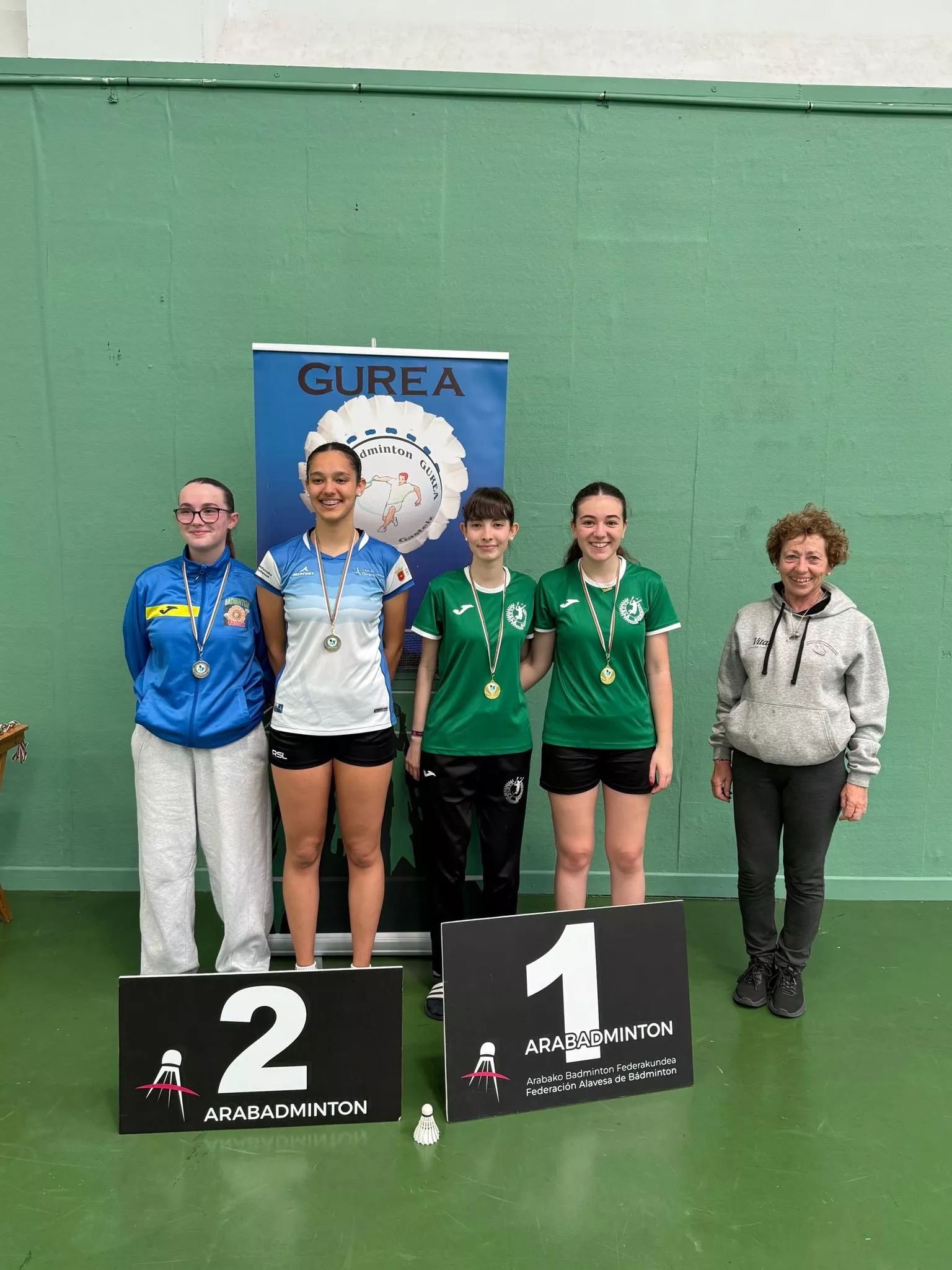 Emma Bibián y Andrea Mingarro en el podio