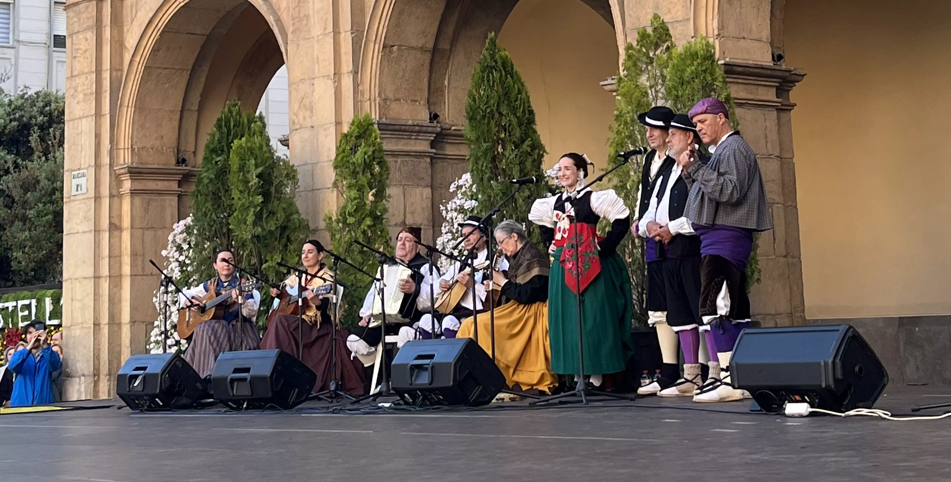 Grupo Folklórico Alto Aragón en Castellón.