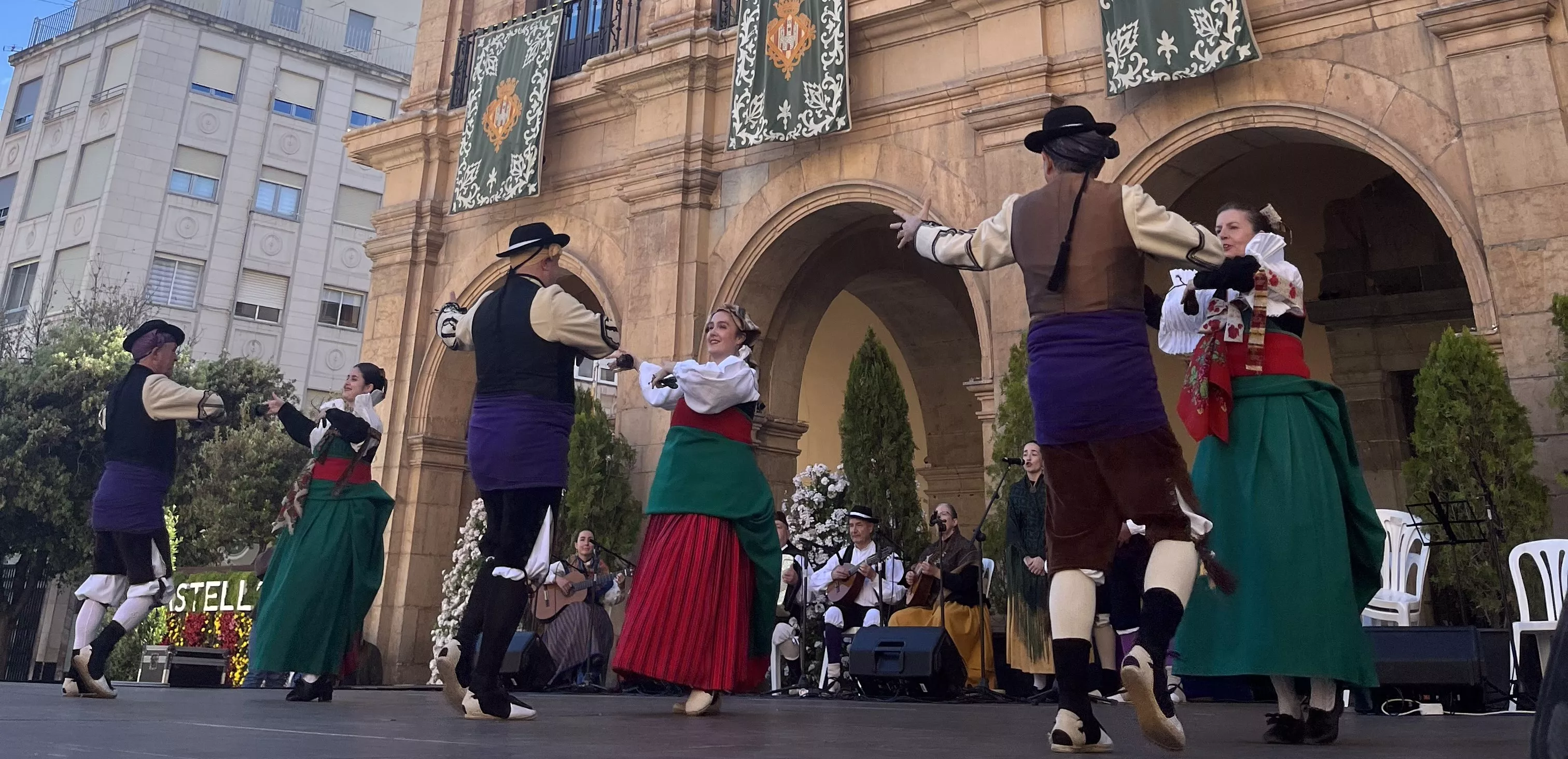 Grupo Folklórico Alto Aragón en Castellón.