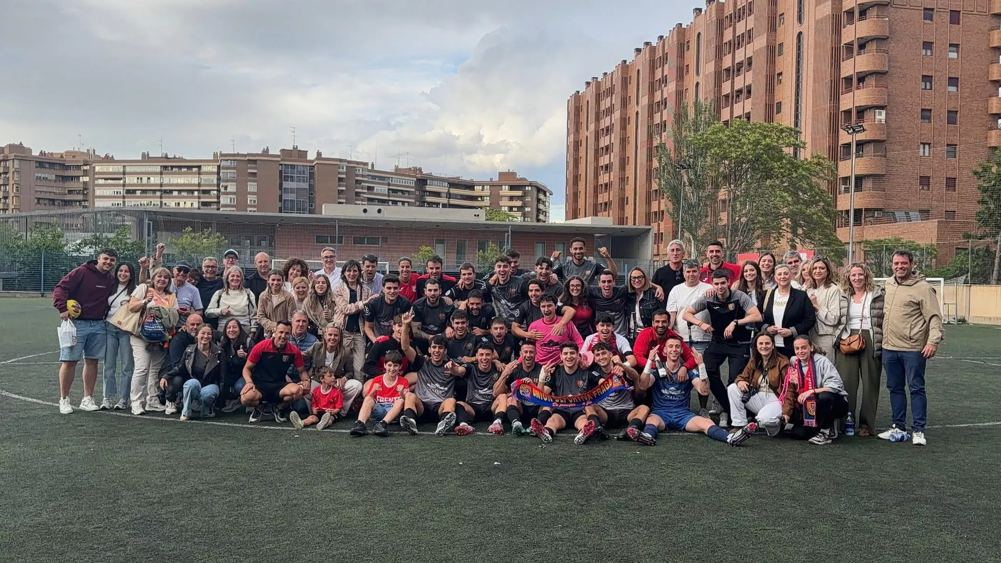 Celebración del ascenso del Fraga tras ganar ante el San Agustín.