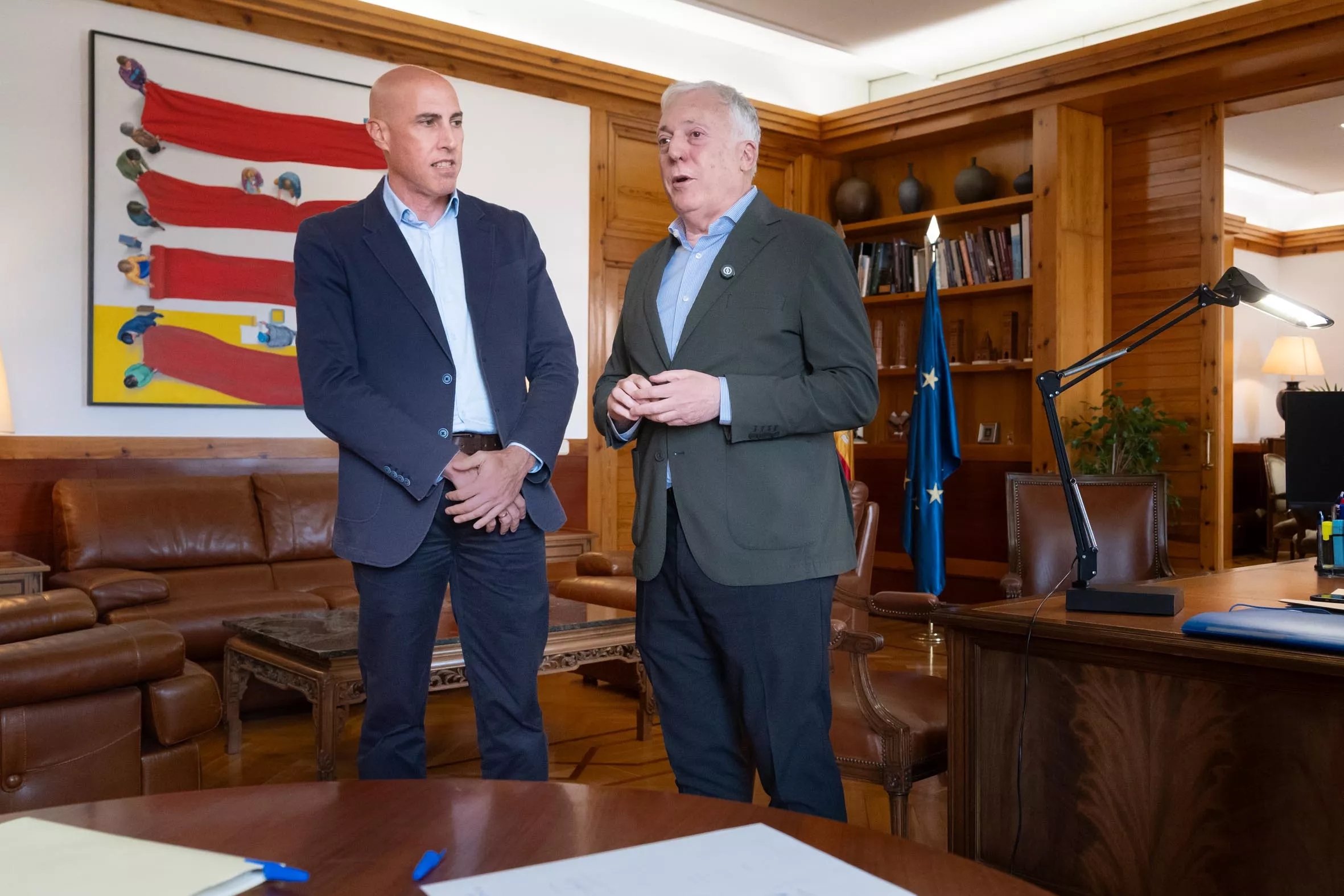 El consejero Octavio López anuncia un acuerdo con Wizz Air para una nueva conexión aérea con Milán.