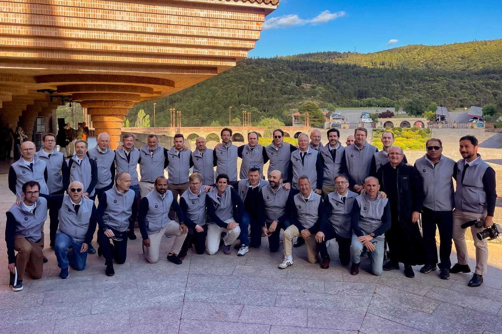 Los “Lions of the Pyrenees” celebran 25 años de expediciones entre deporte, cultura y peregrinación.