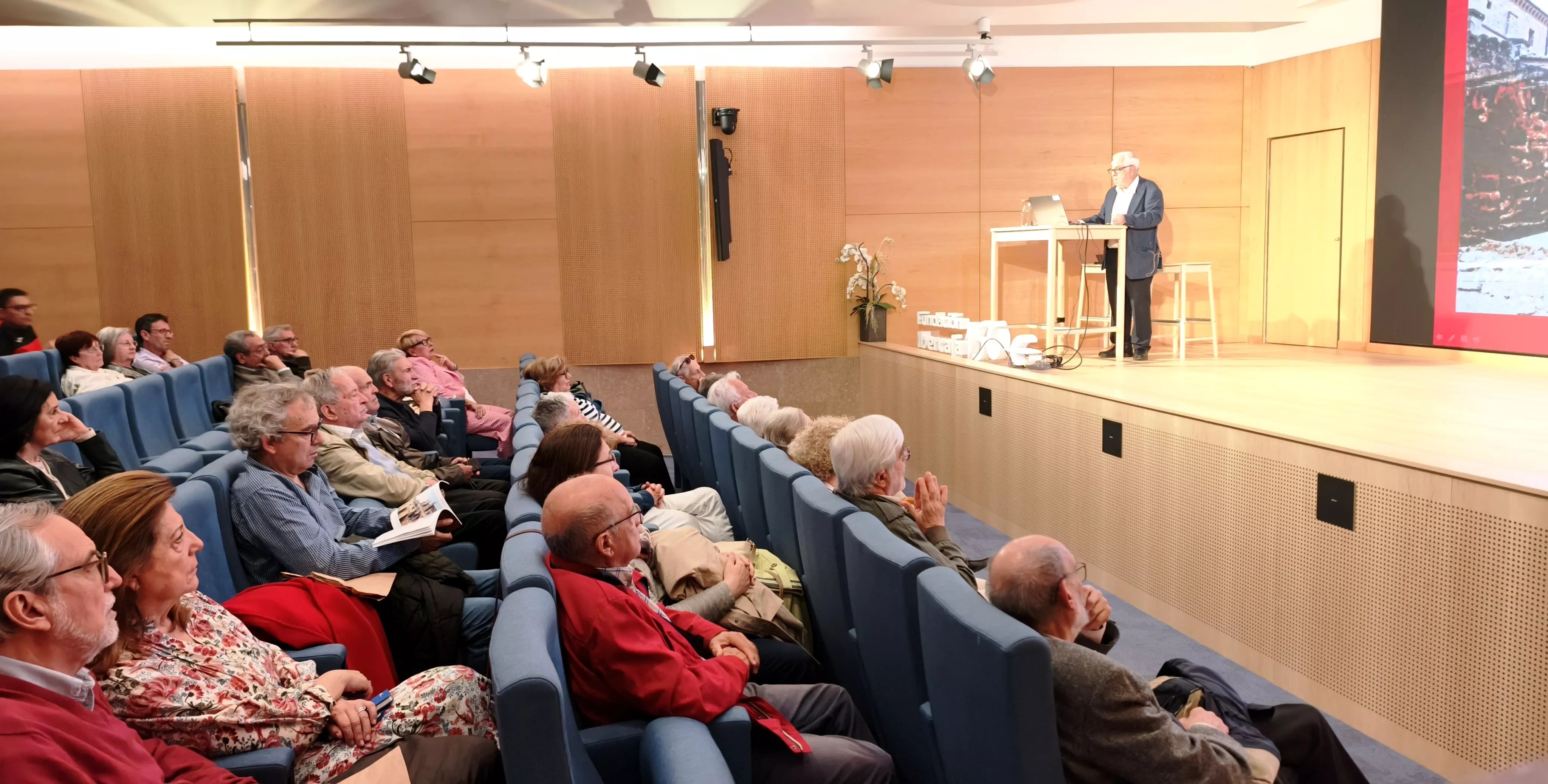 Presentación del nuevo libro de Antonio Naval Mas sobre el conjunto de la Catedral. Foto María José Sampietro