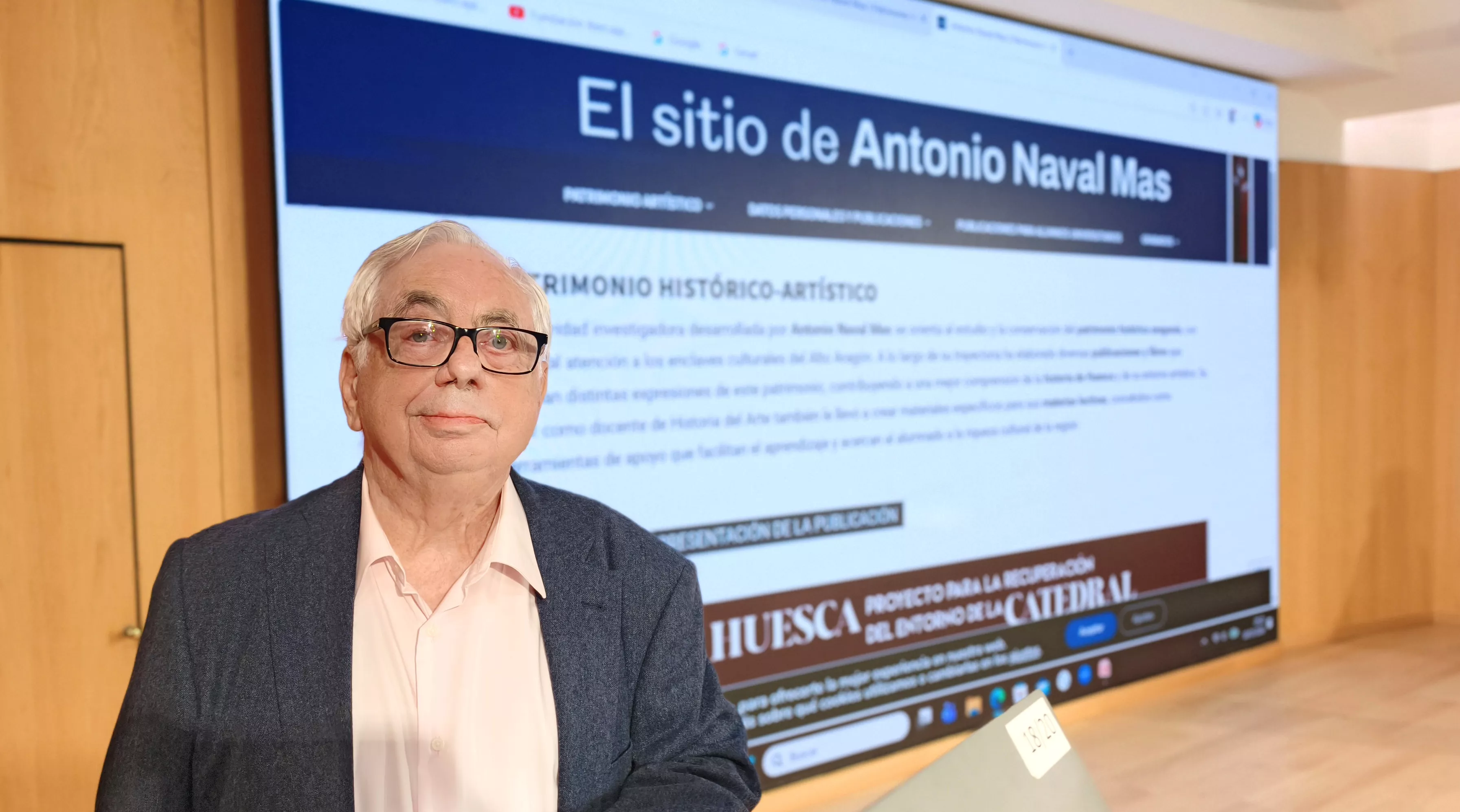 E profesor doctor Antonio Naval durante la presentación de su nueva publicación en Fundación Ibercaja Huesca. Foto María José Sampietro