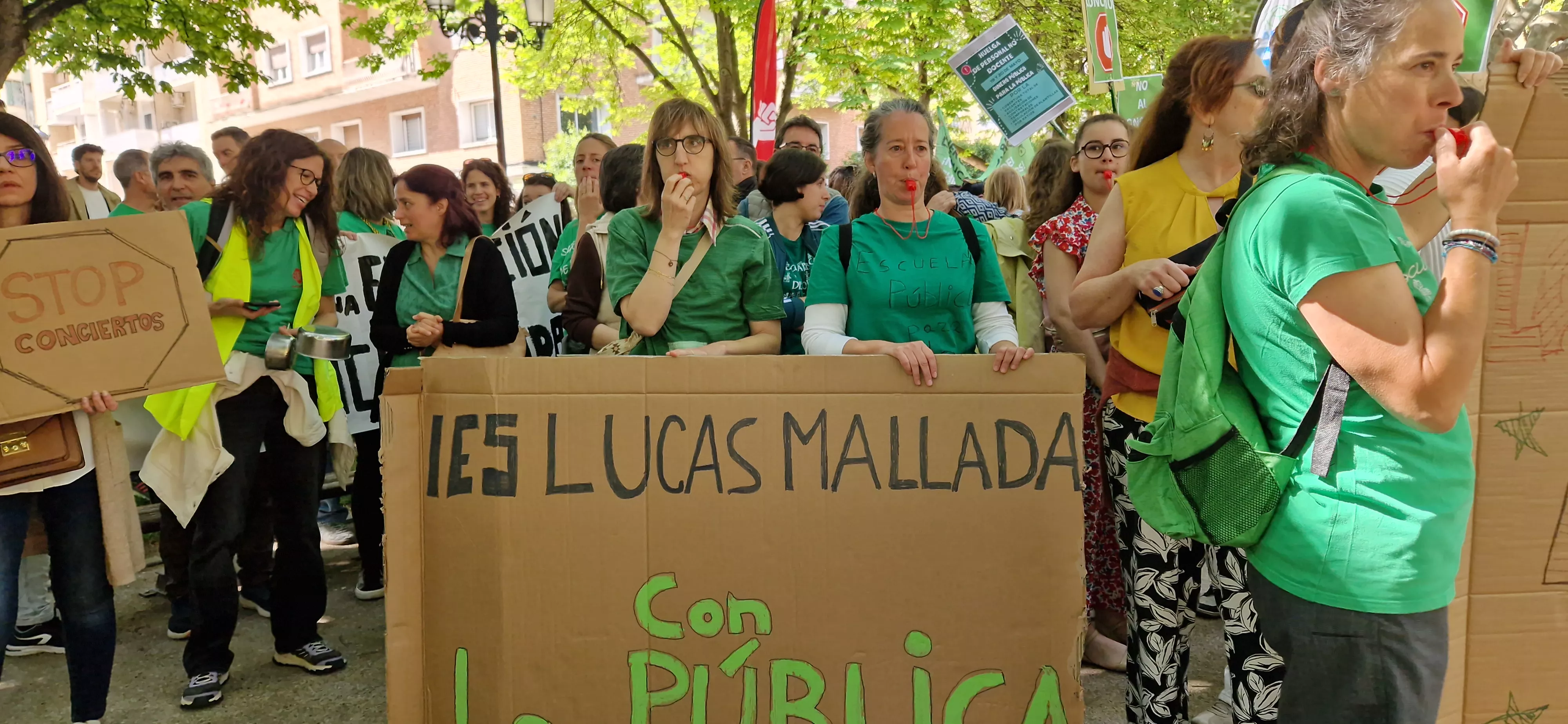 Concentración en el primer día de la huelga educativa. Foto Myriam Martínez