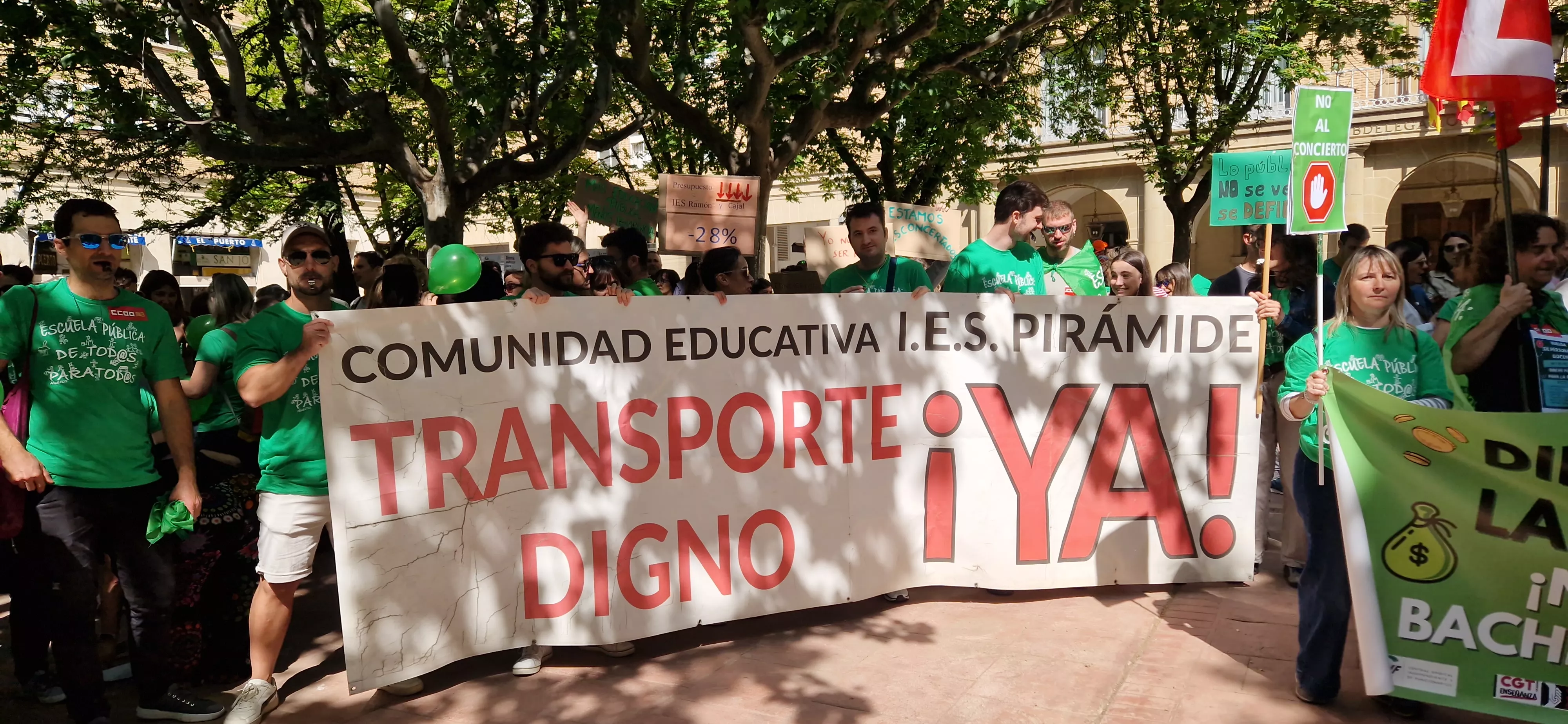 Concentración en el primer día de la huelga educativa. Foto Myriam Martínez