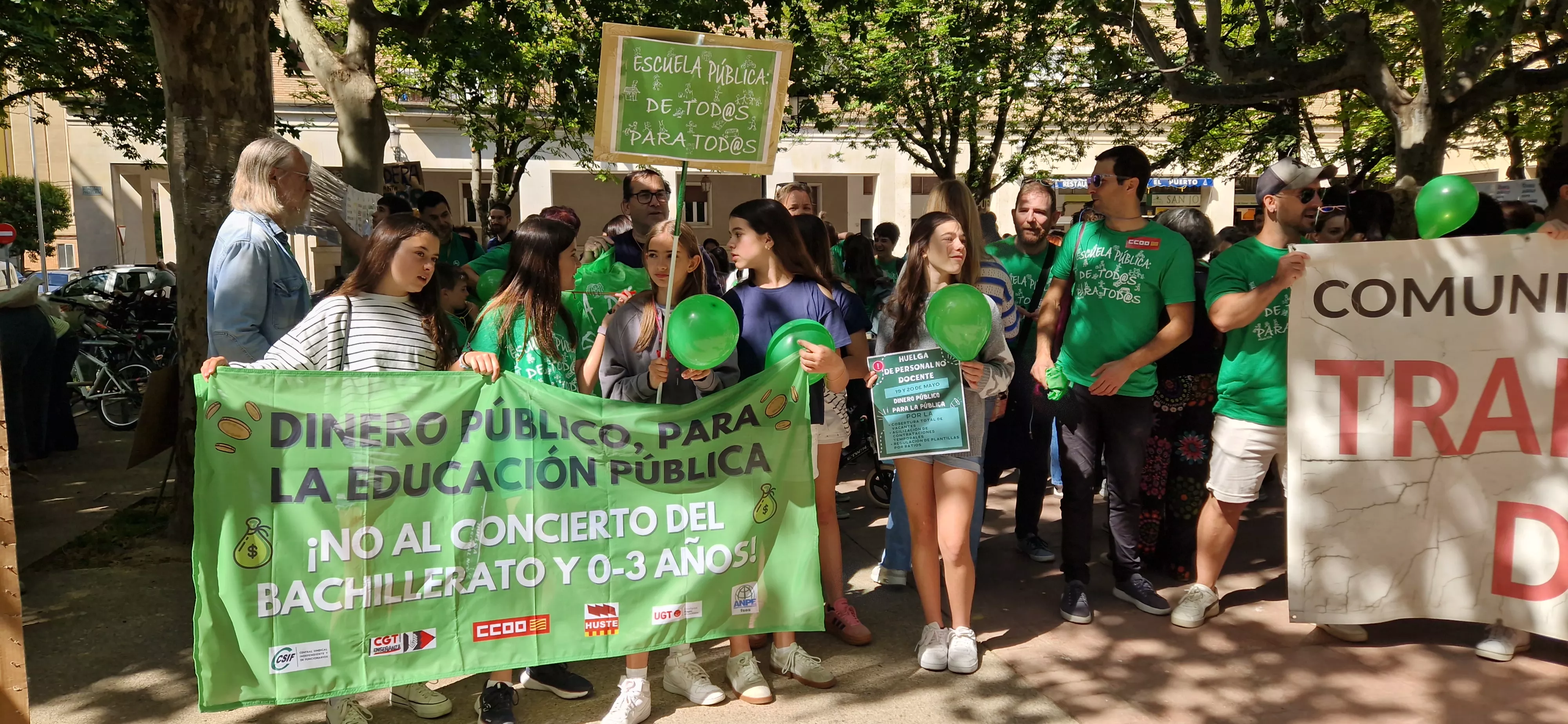 Concentración en el primer día de la huelga educativa. Foto Myriam Martínez