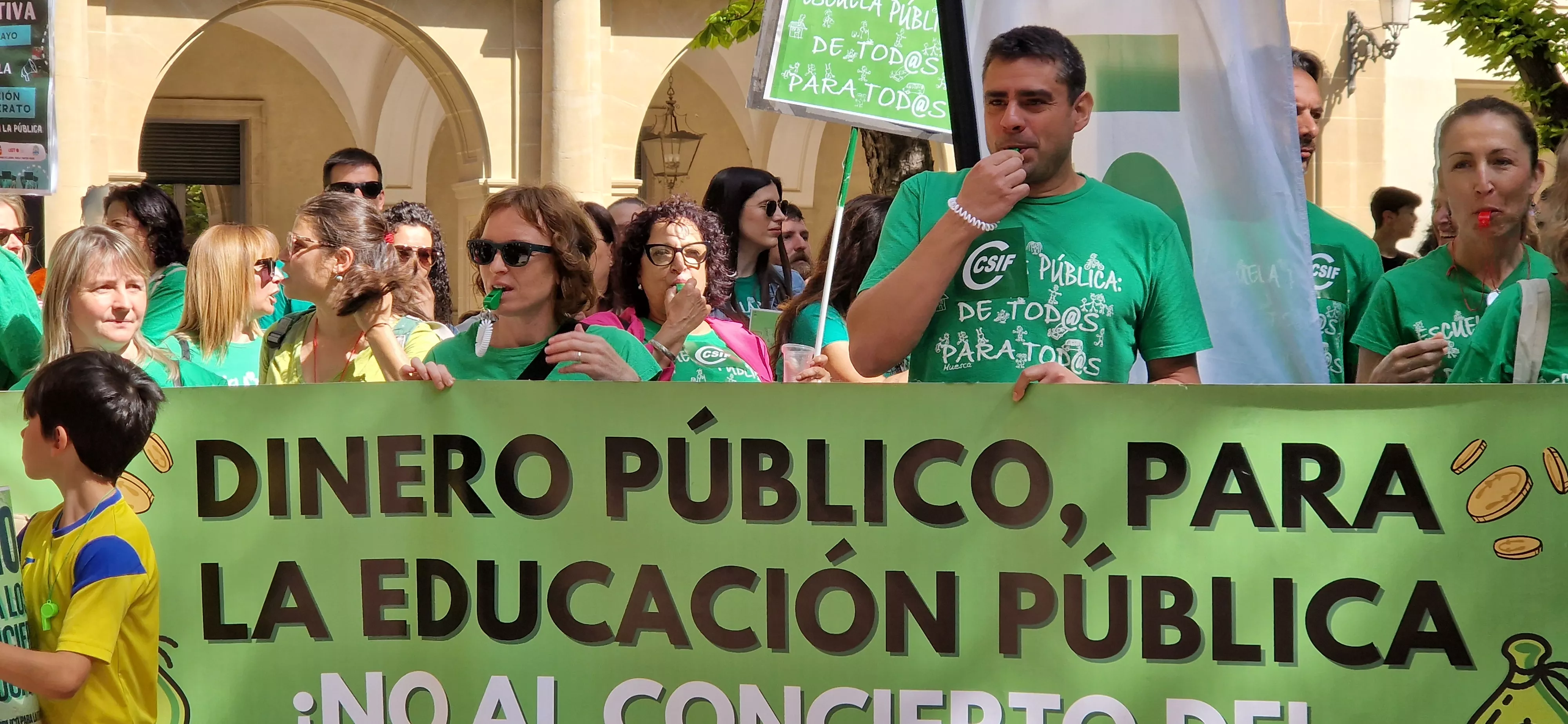 Concentración en el primer día de la huelga educativa. Foto Myriam Martínez