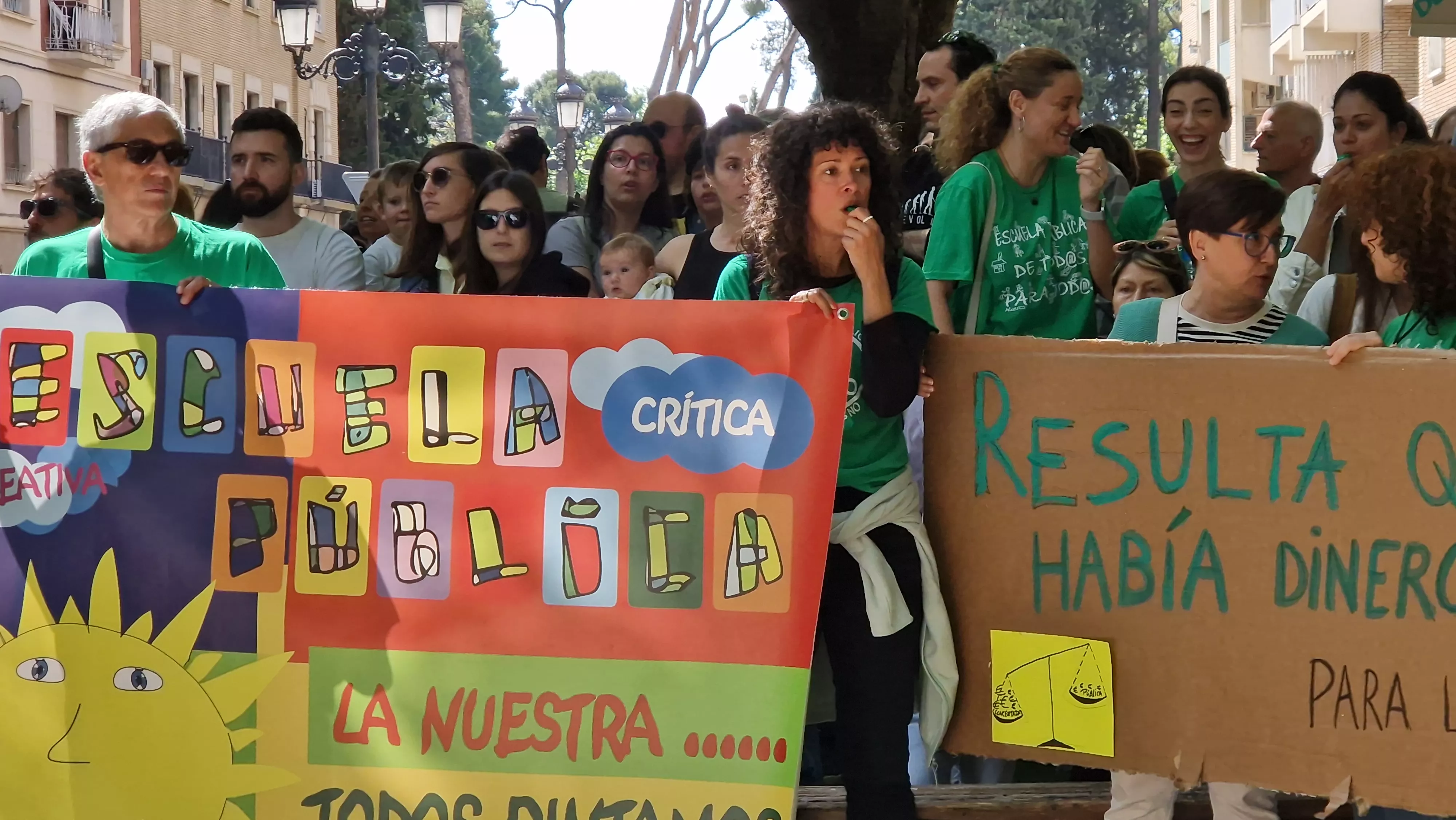 Concentración en el primer día de la huelga educativa. Foto Myriam Martínez