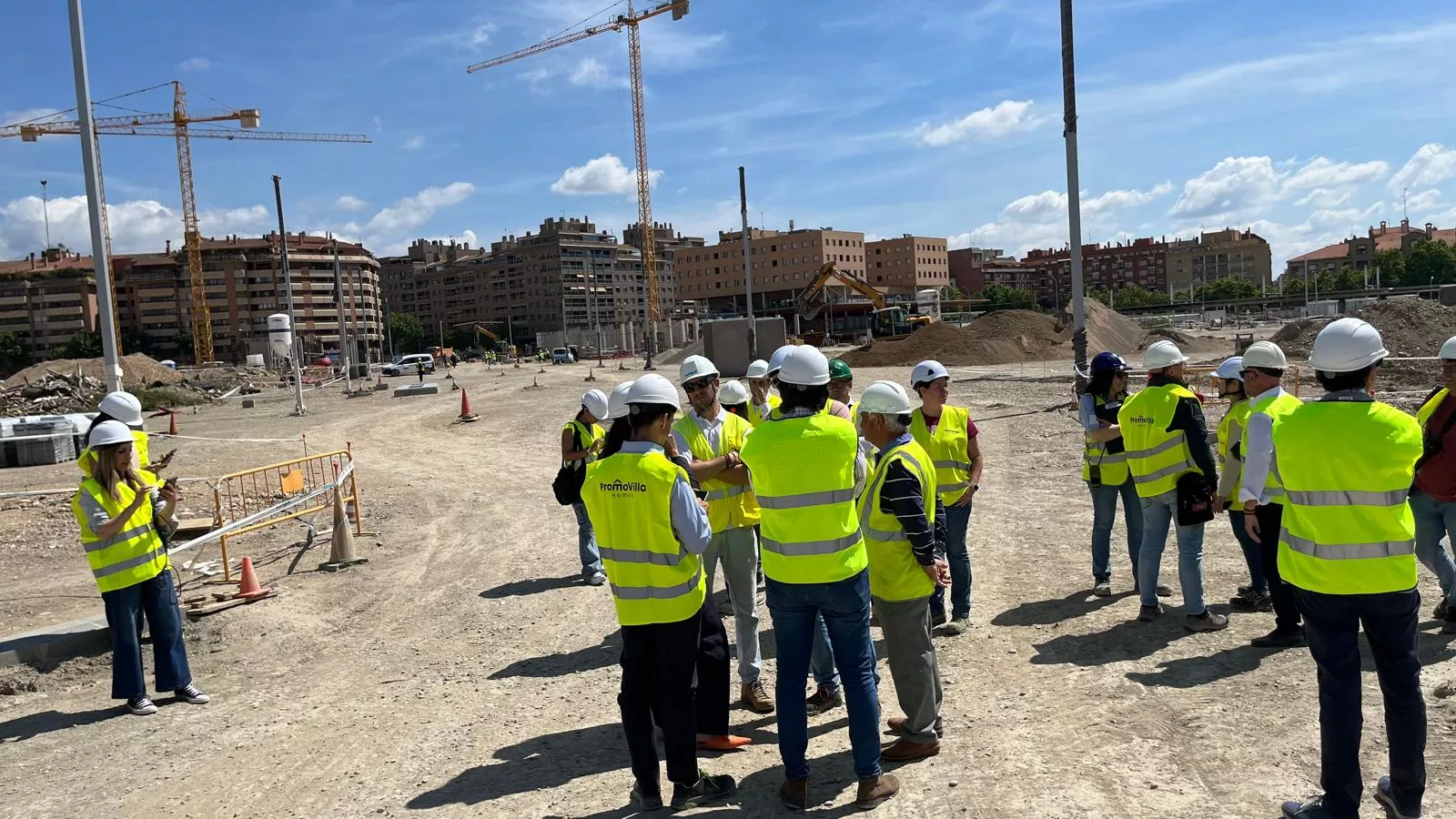Visita a las obras de urbanización del Polígono Harineras de Huesca. Foto Mercedes Manterola