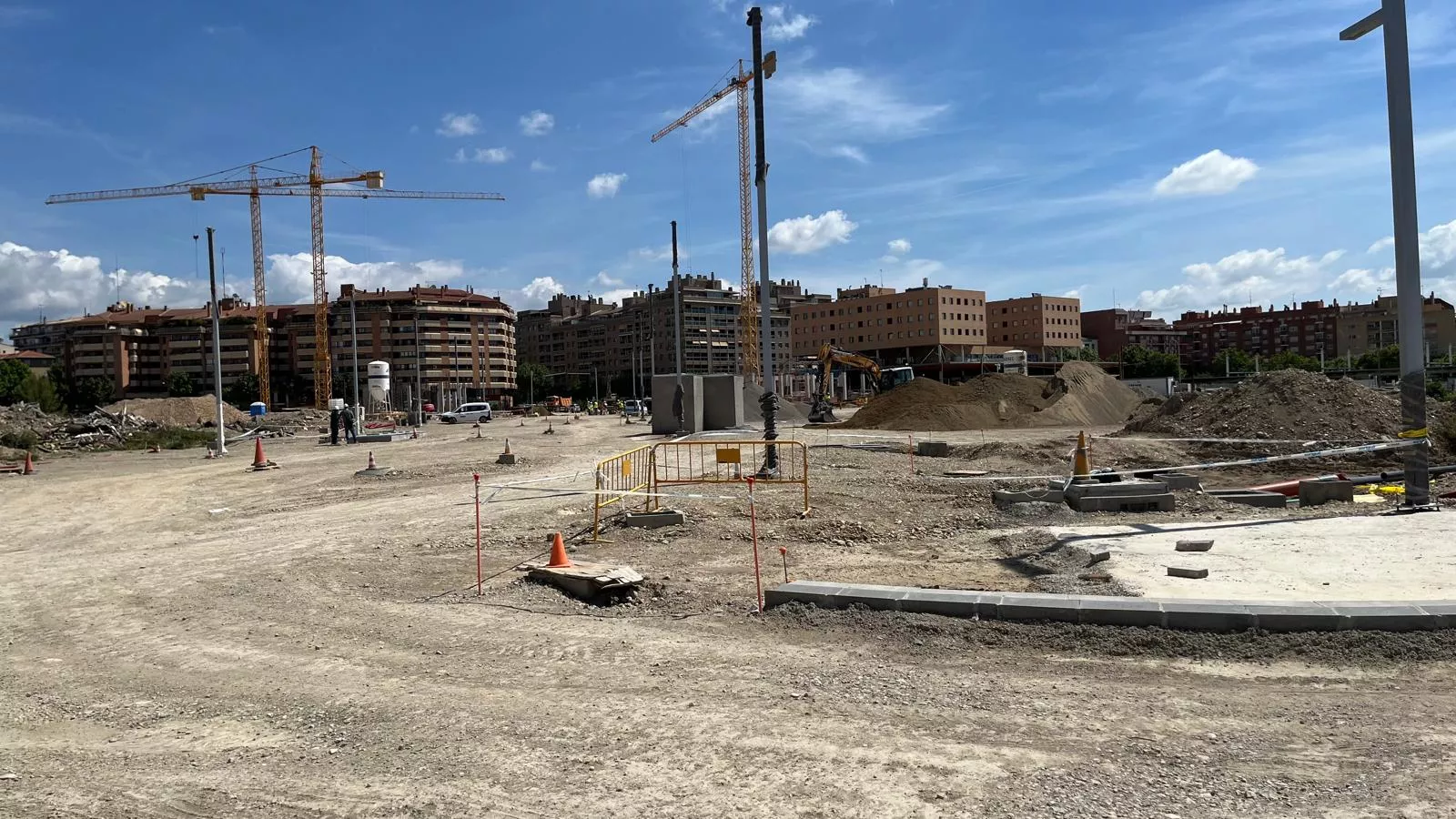 Visita a las obras de urbanización del Polígono Harineras de Huesca. Foto Mercedes Manterola