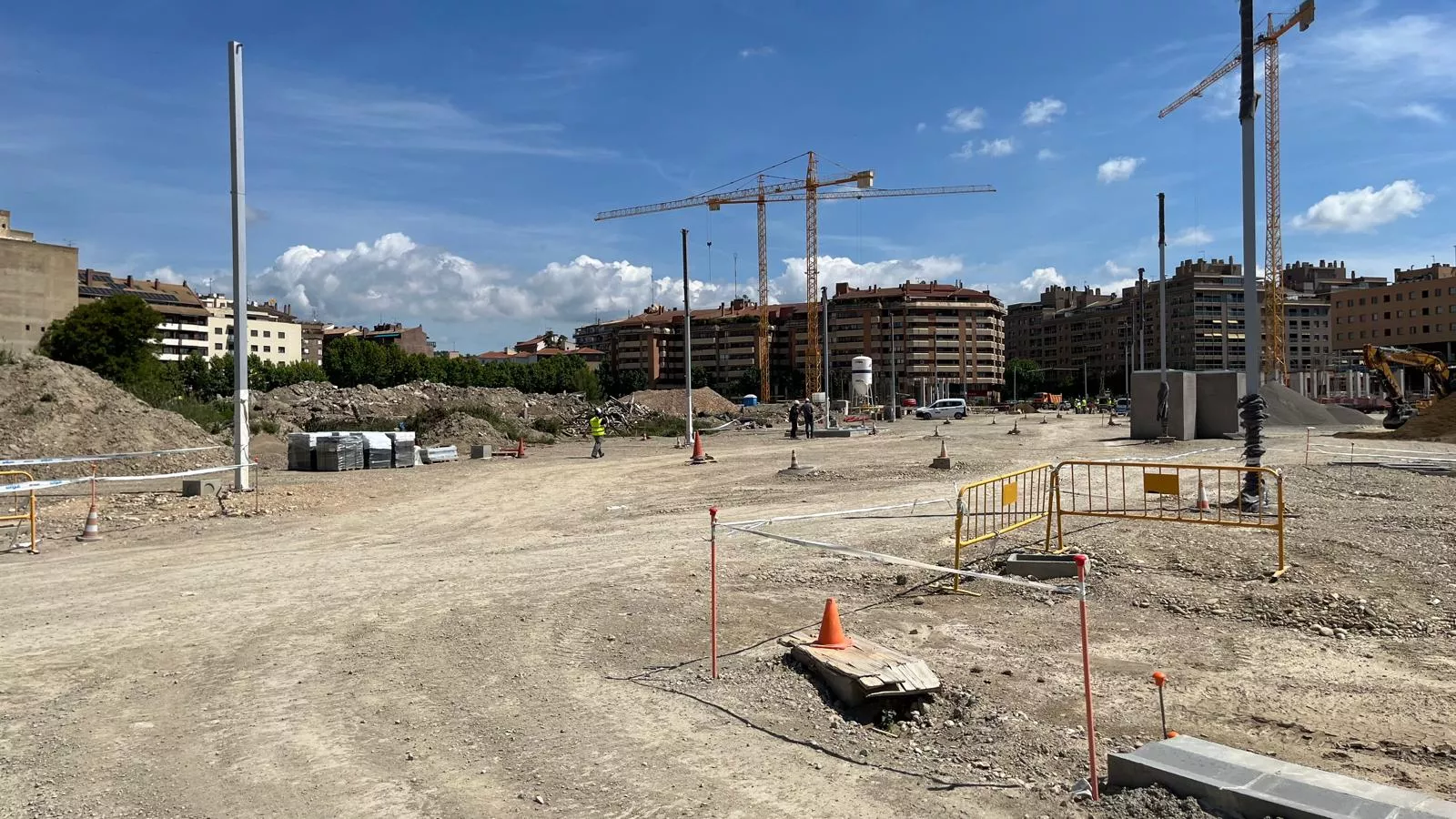 Visita a las obras de urbanización del Polígono Harineras de Huesca. Foto Mercedes Manterola