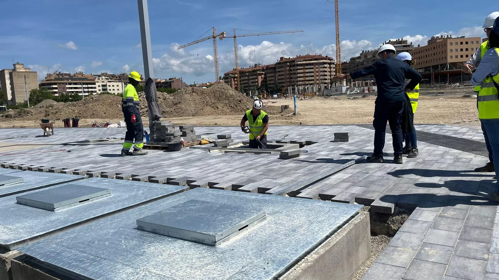 Visita a las obras de urbanización del Polígono Harineras de Huesca. Foto Mercedes Manterola