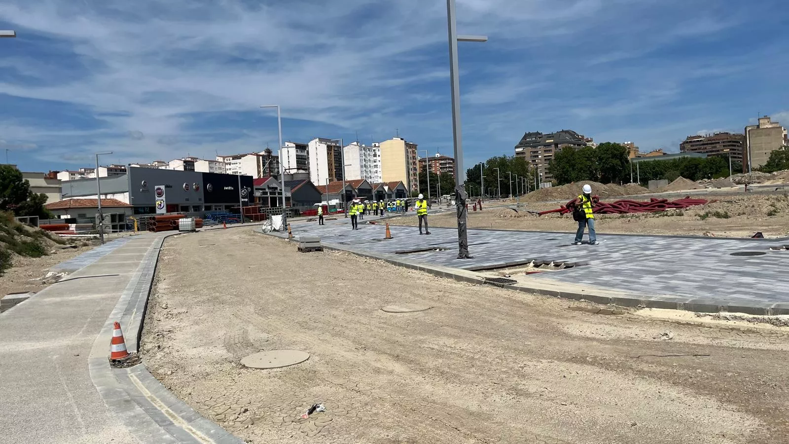 Visita a las obras de urbanización del Polígono Harineras de Huesca. Foto Mercedes Manterola