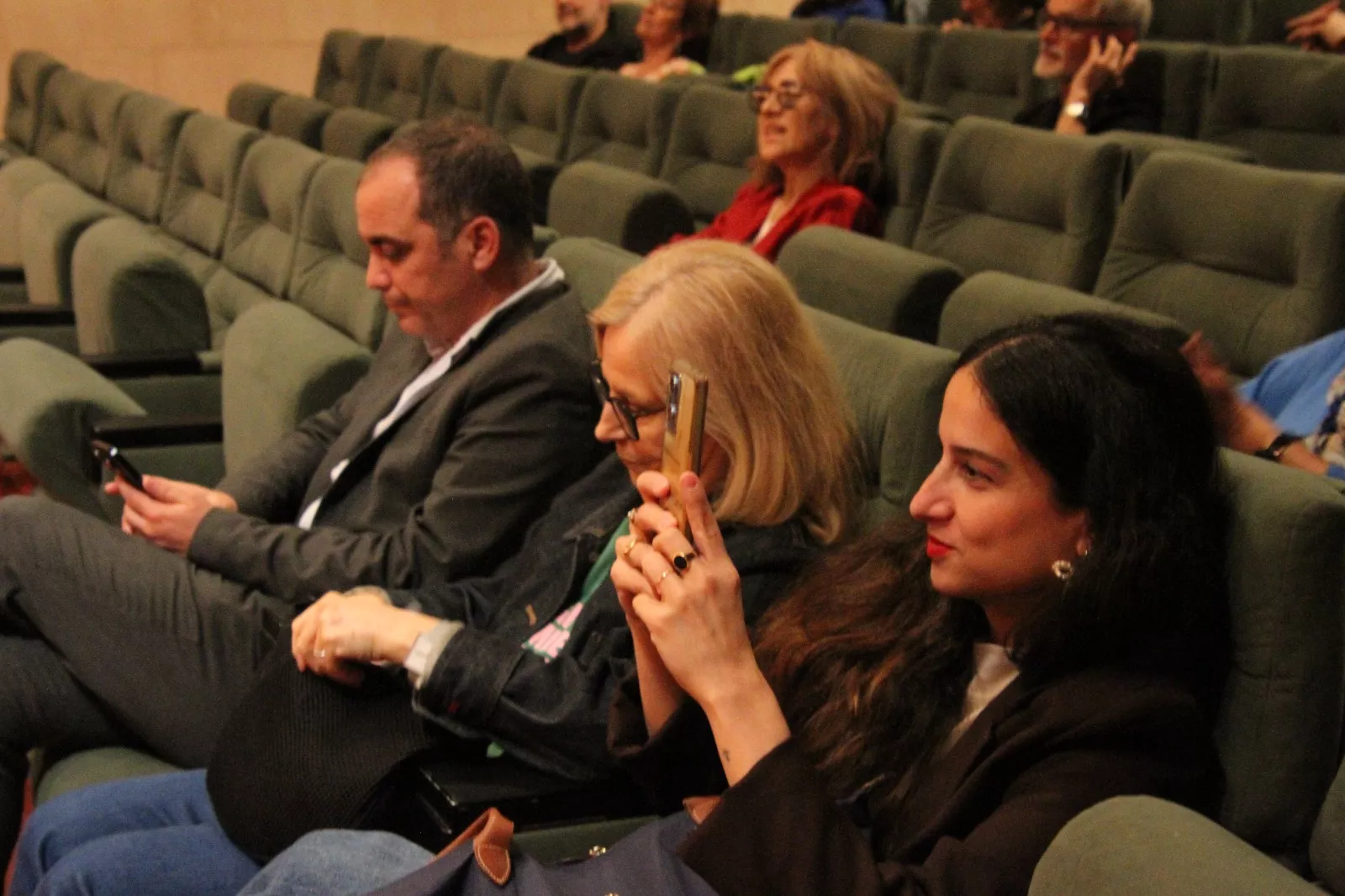 Presentación del cartel de la Muestra de Cine Realizados por Mujeres con Azucena Rodríguez y Ana Jarén. Foto Carlos Neofato