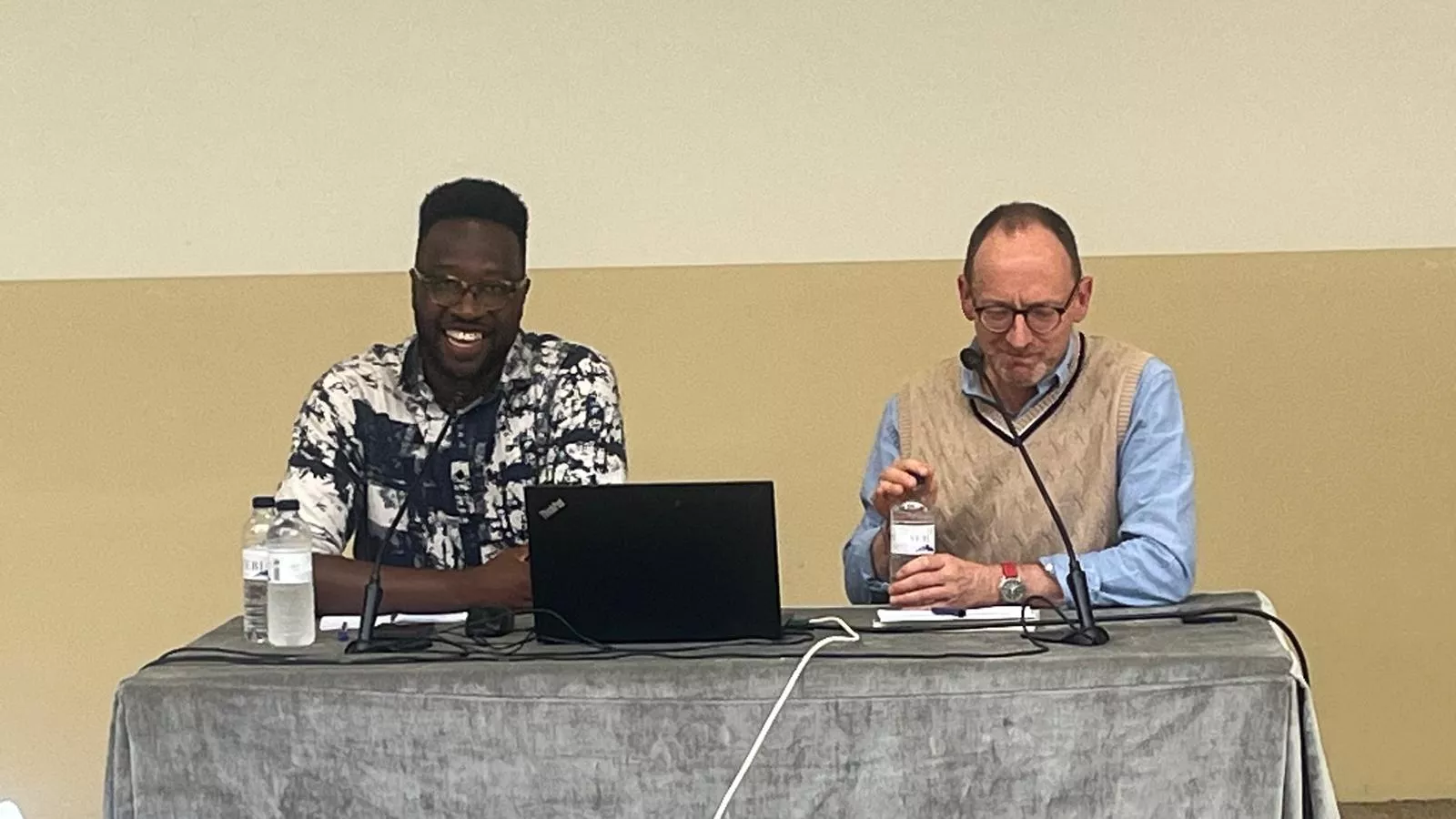 Moha Gerehou y Raúl Lardiés Bosque, en la charla en el IEA. Foto Mercedes Manterola
