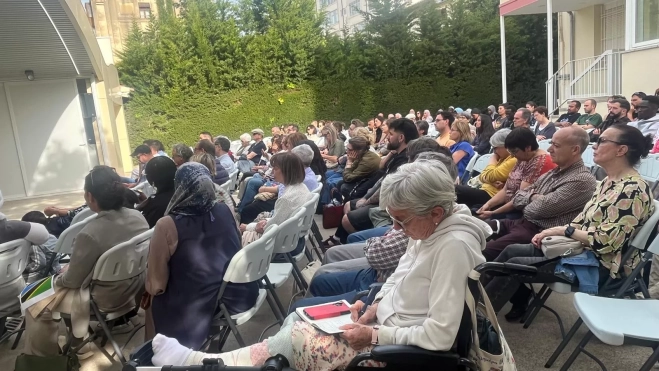 Numeroso público ha acudido a la charla de Moha