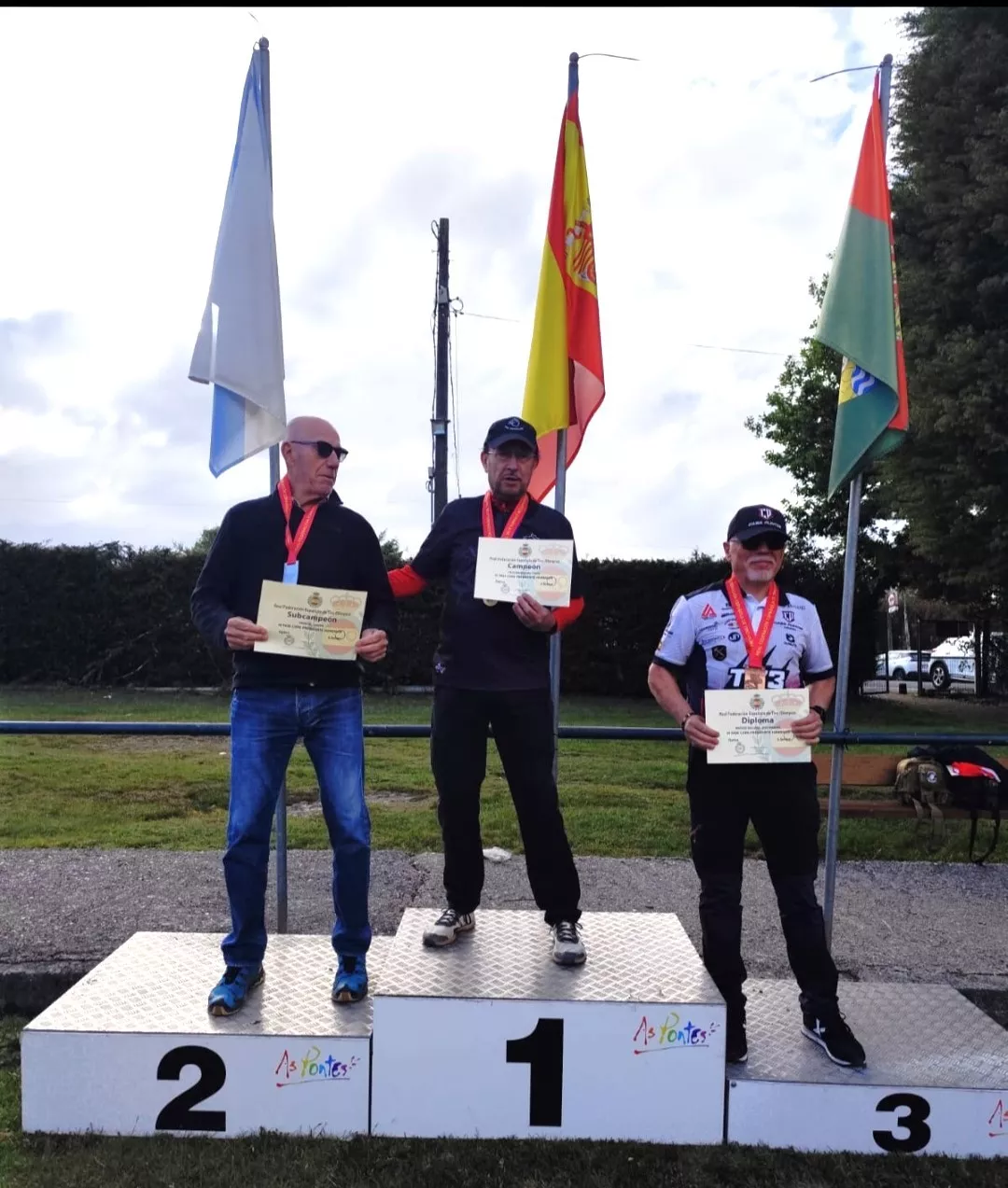 Podio con Joseph Arrieta, subcampeón.
