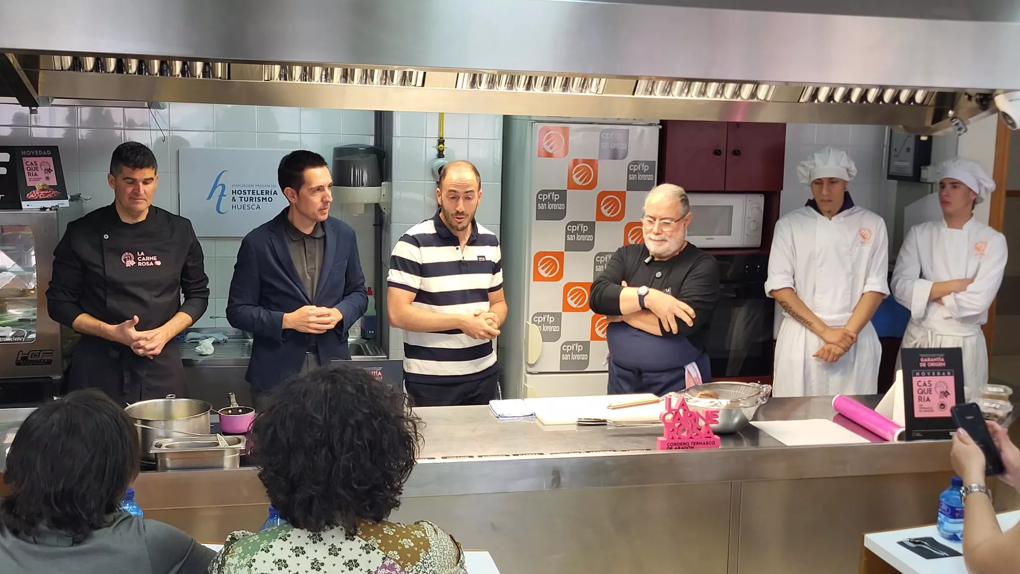 Julio Rioyo con Jorge Rodríguez (Escuela de Hostelería), Diego Franco y Javier Robles (IGP Ternasco de Aragón)