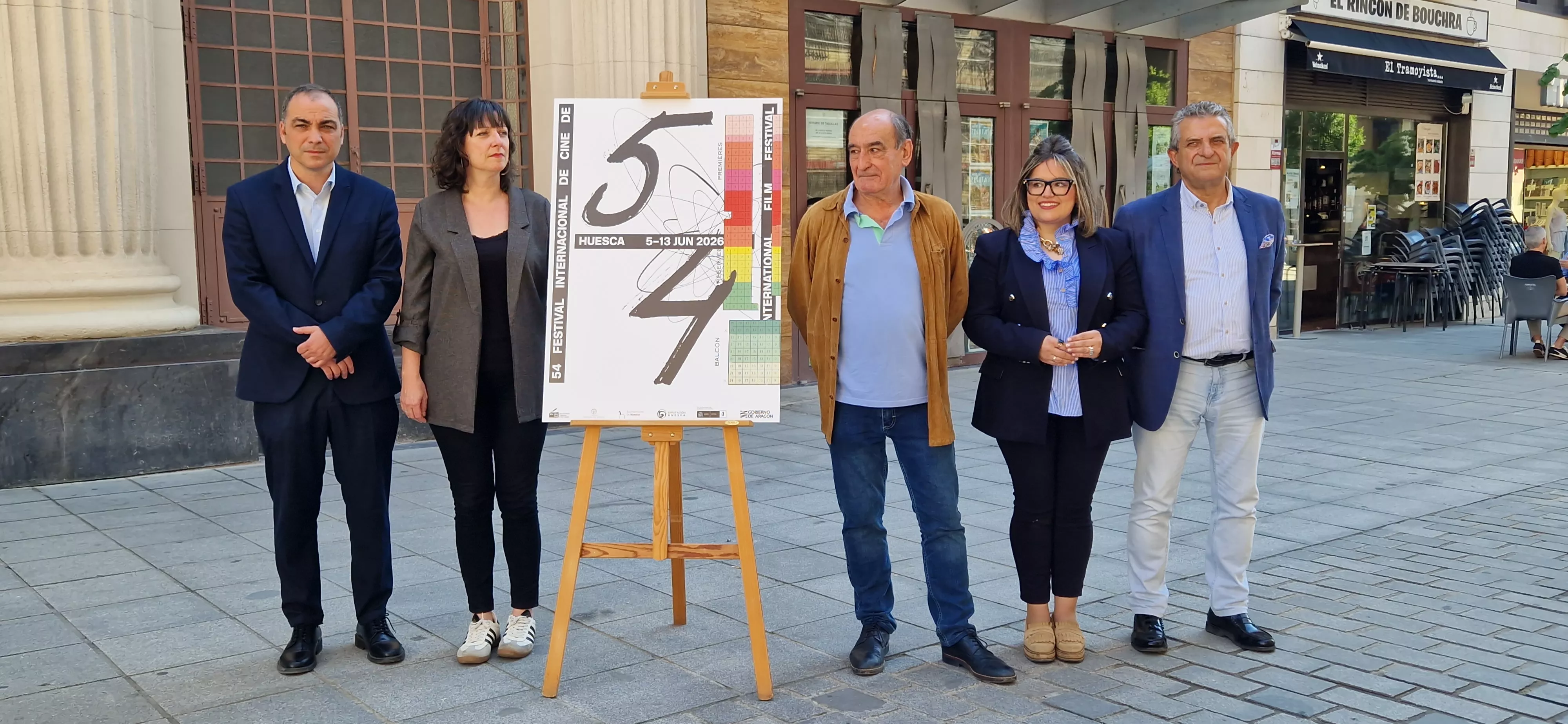 Carlos Sampériz, Estela Rasal, Manolo Avellanas, Sonia Latre y Manolo Pérez, presentando el Festival de Cine. Foto Myriam Martínez
