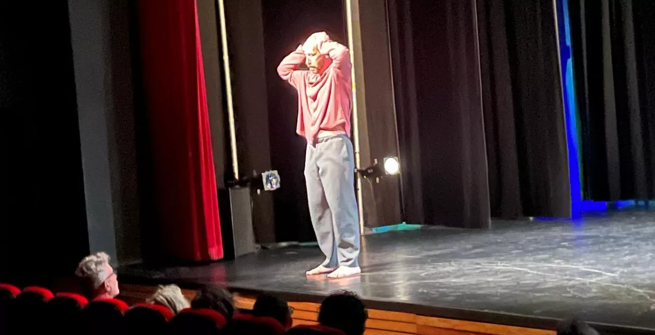 Cielo Raso con la obra de danza contemporánea Née en el Centro Cultural Manuel Benito.