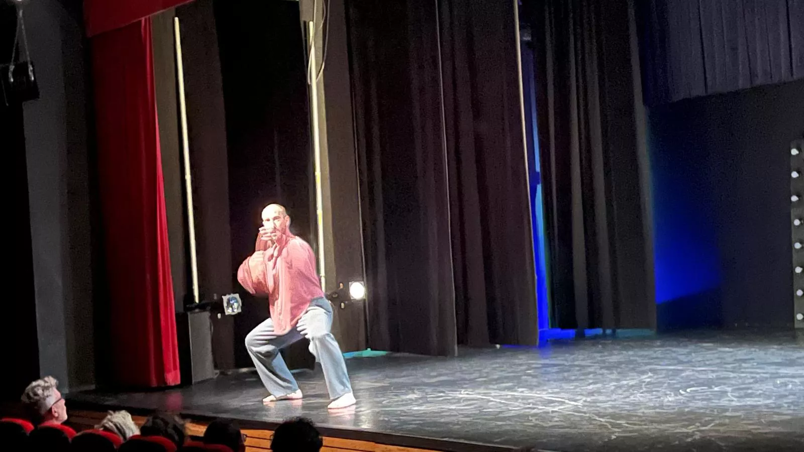 Cielo Raso con la obra de danza contemporánea Née en el Centro Cultural Manuel Benito.