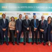 Fernando Martín, el tercero por la derecha en la entrega de los premios de Hostelería y Turismo Fernando Martín, el tercero por la derecha en la entrega de los premios de Hostelería y Turismo